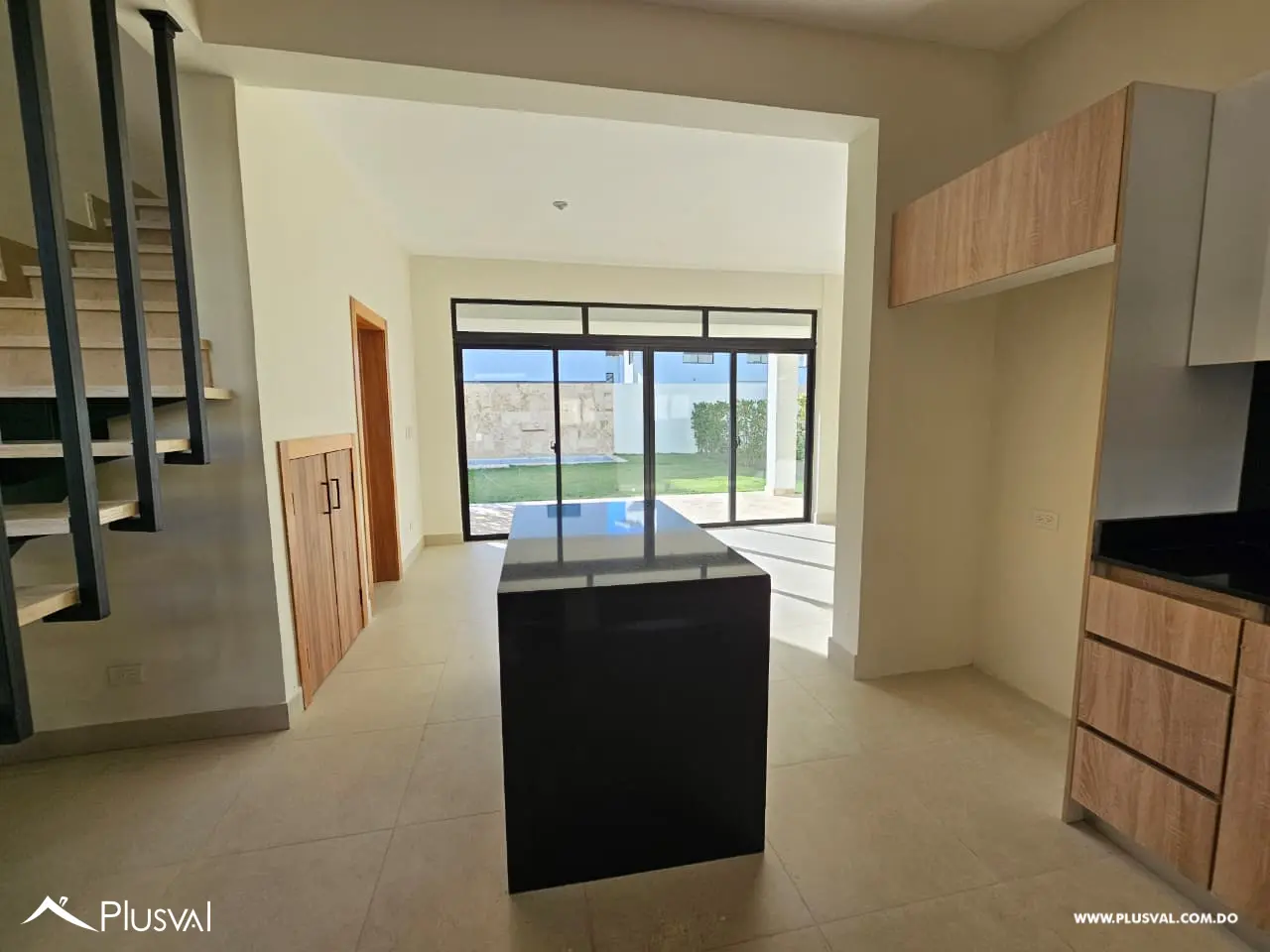 Casa en renta con piscina, terraza y jardín privado, amplios espacios y concepto abierto 477943