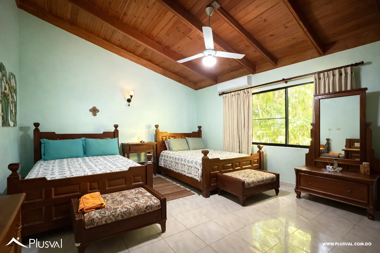 Villa en venta en metro Country Club con piscina privada y vista al campo de golf 493267