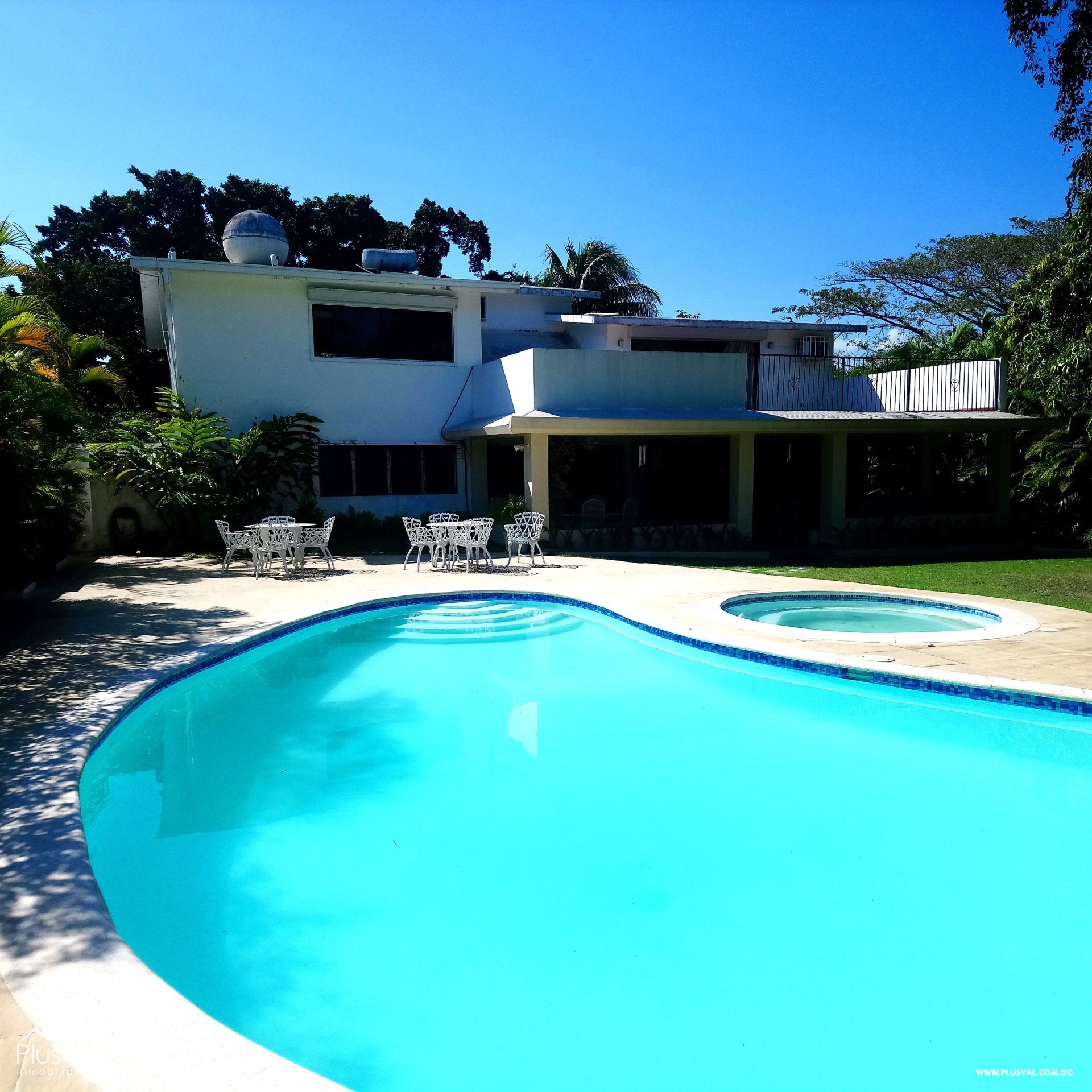 Se Vende Amplia Casa en Arroyo Hondo 420730