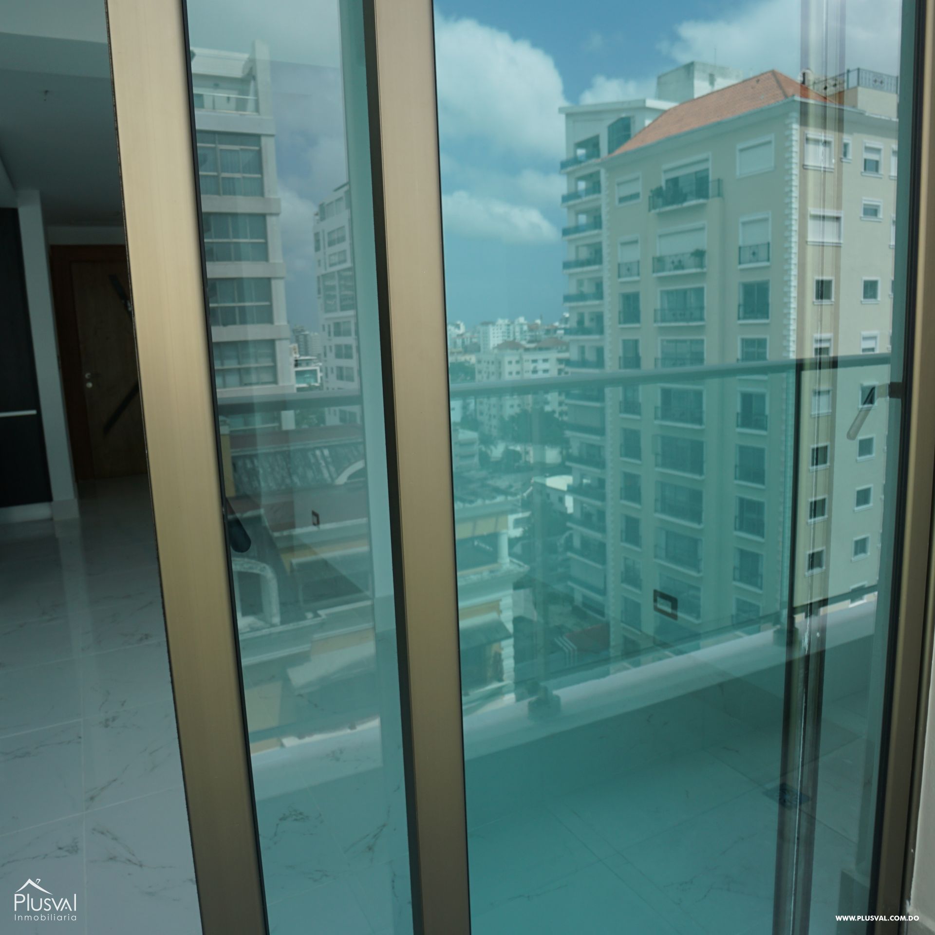Apartamento en alquiler con linea blanca en Piantini 183091