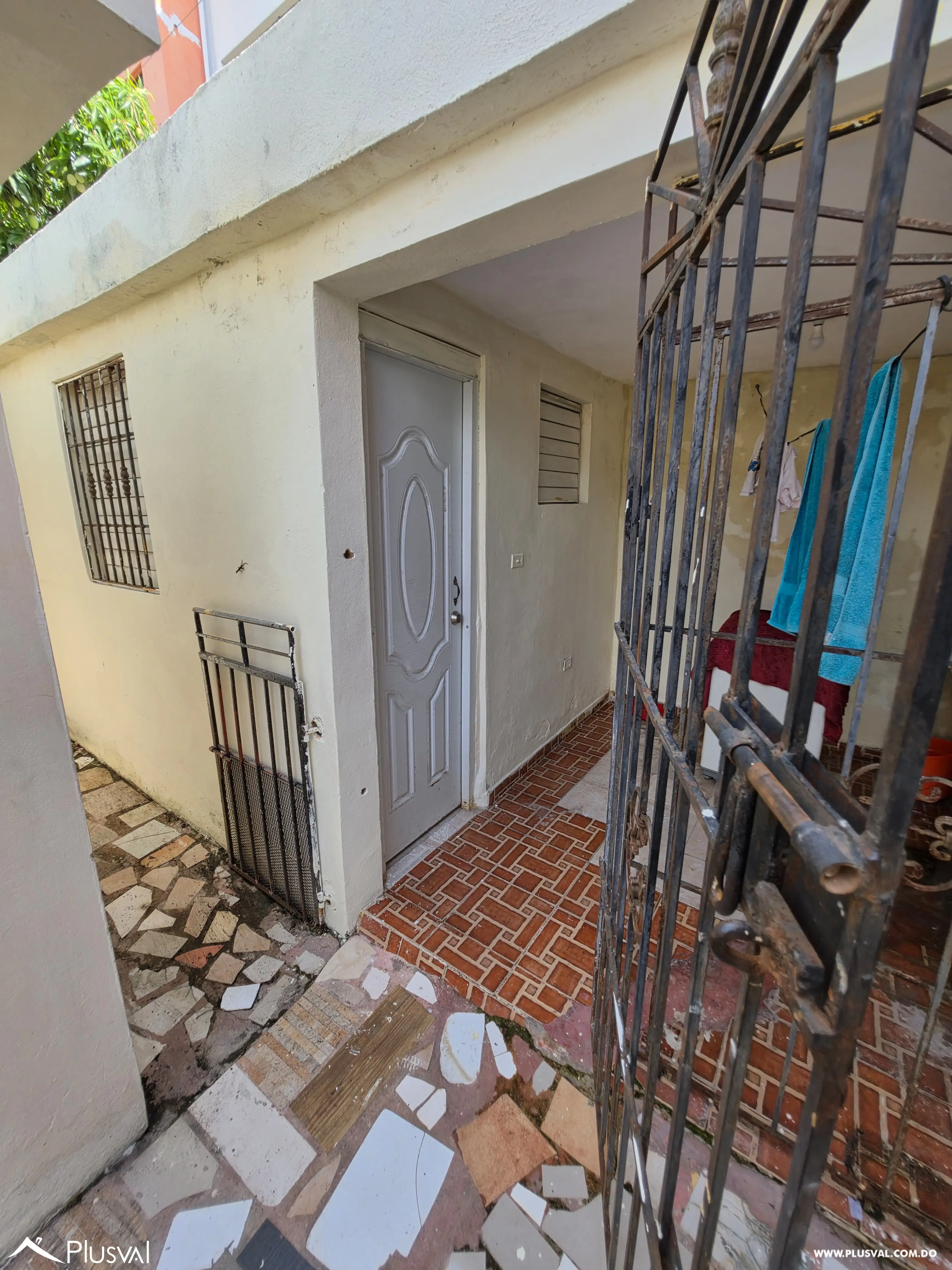 Casa en Venta con Gran Potencial Comercial Próxima a Sabana Larga en Ensanche Ozama 499343