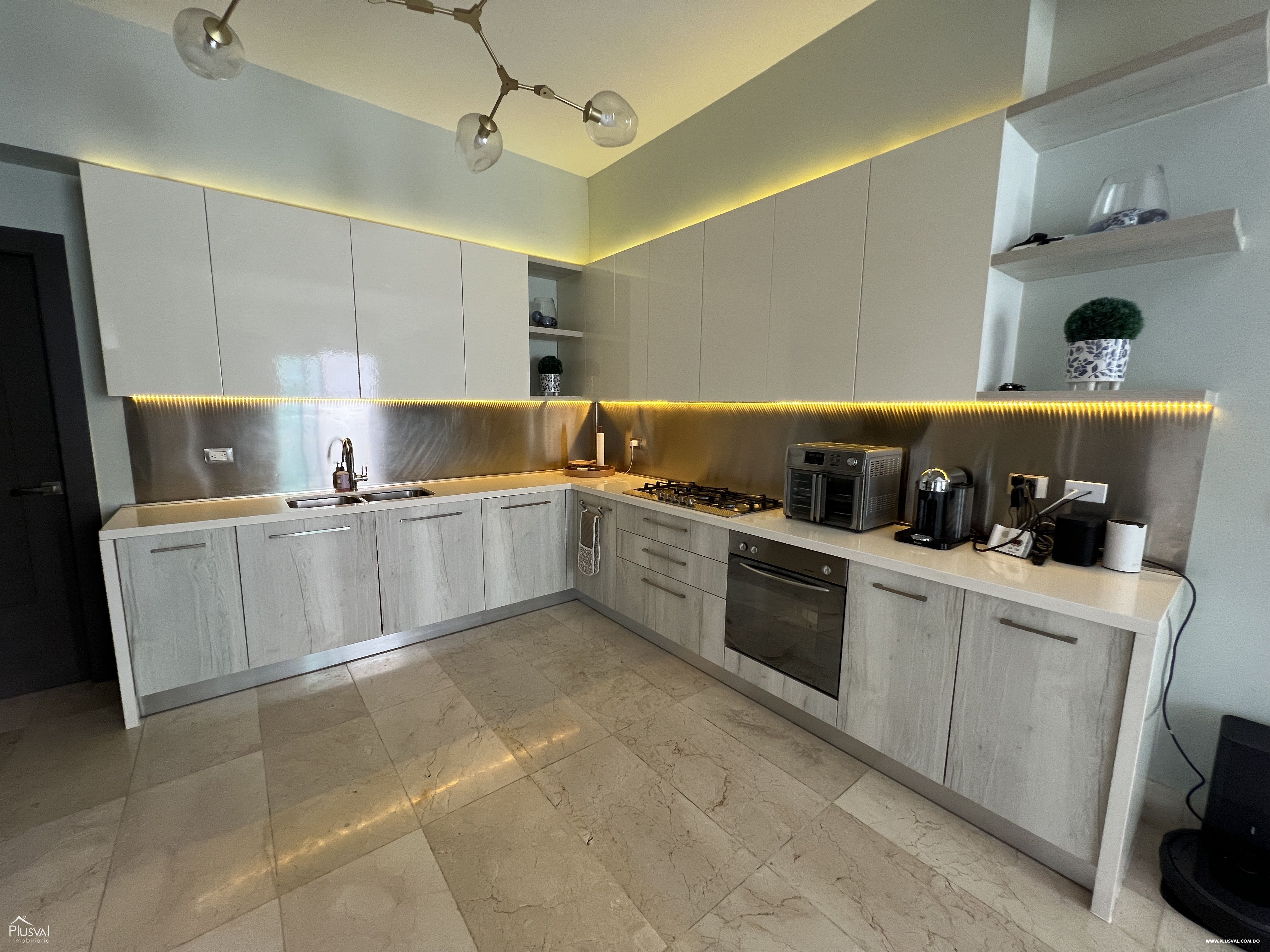 Impresionante  y Amplio Apartamento en Venta en Zona Exclusiva de Santiago. 238817
