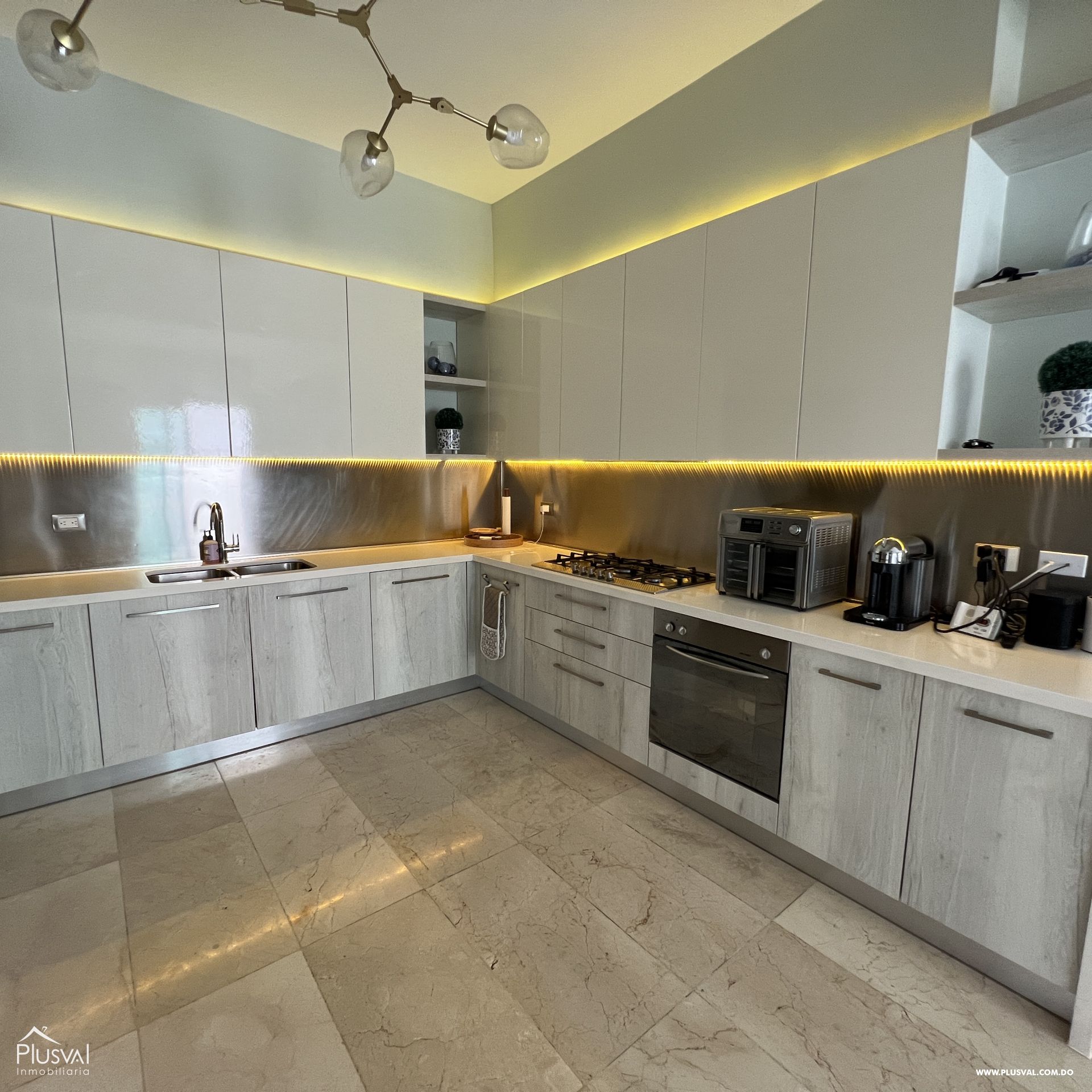 Impresionante  y Amplio Apartamento en Venta en Zona Exclusiva de Santiago. 238817