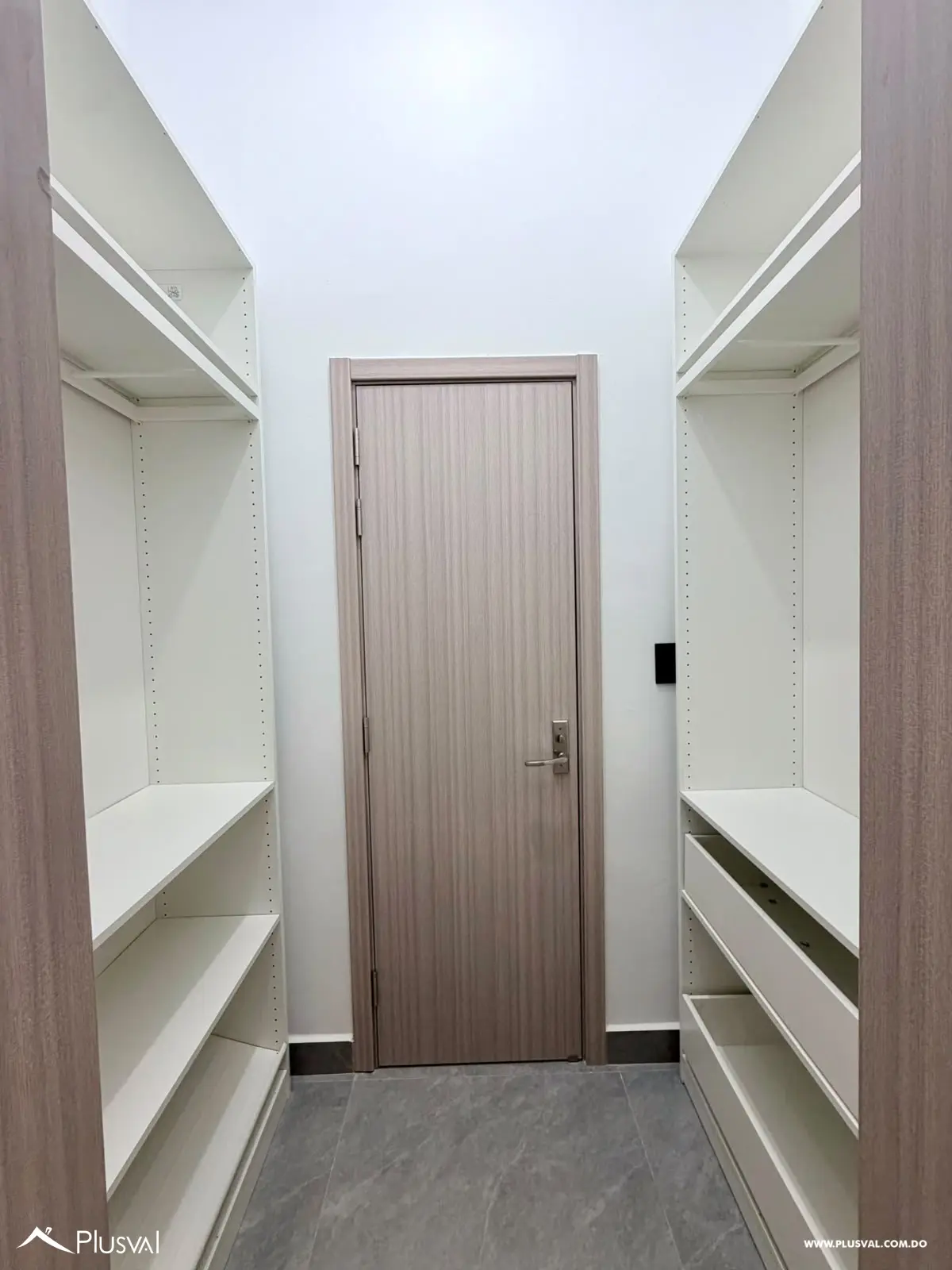 Apartamento con linea blanca en alquiler en Piantini 522227
