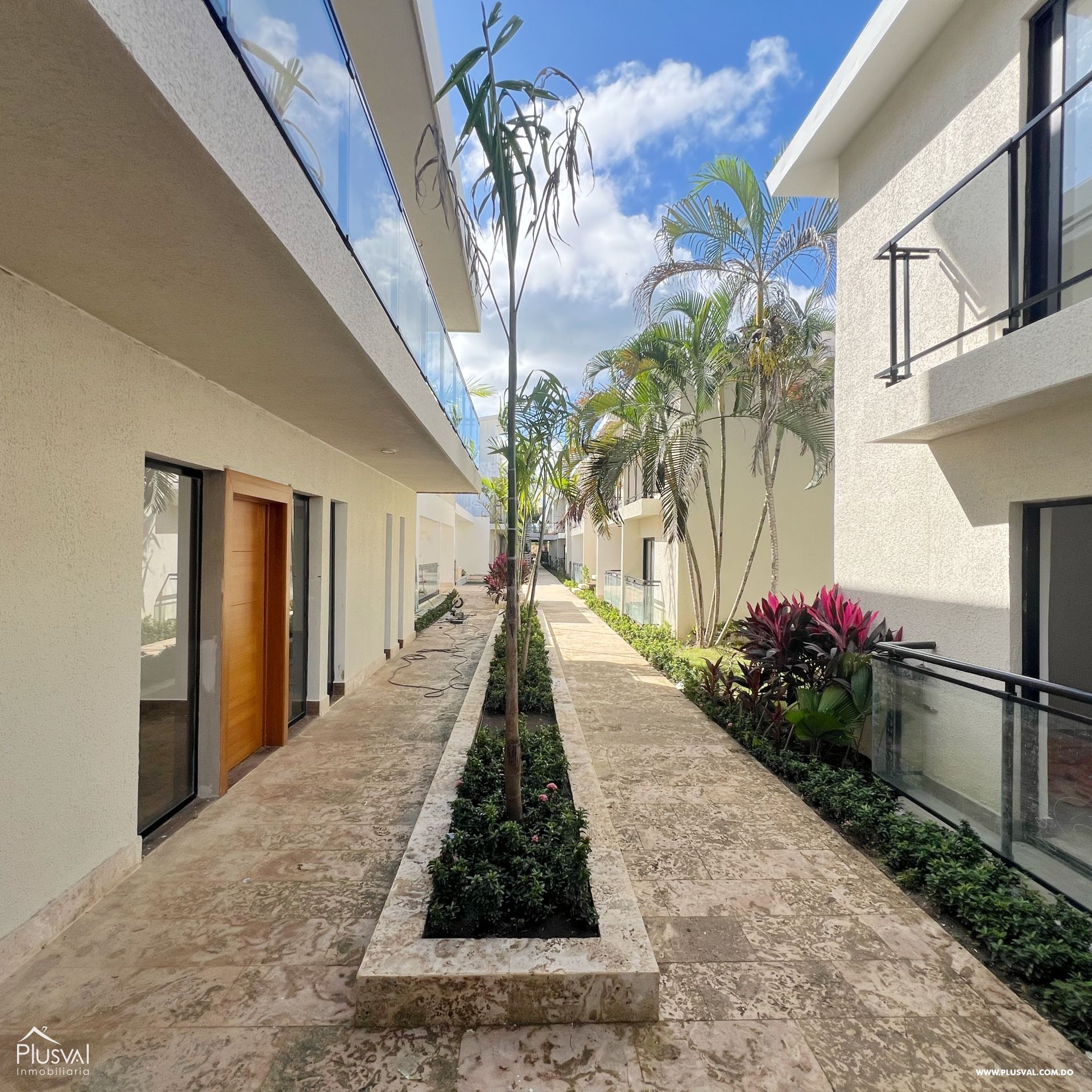 Apartamento de 3 habitaciones con balcón, parqueo y acceso a playa 400497