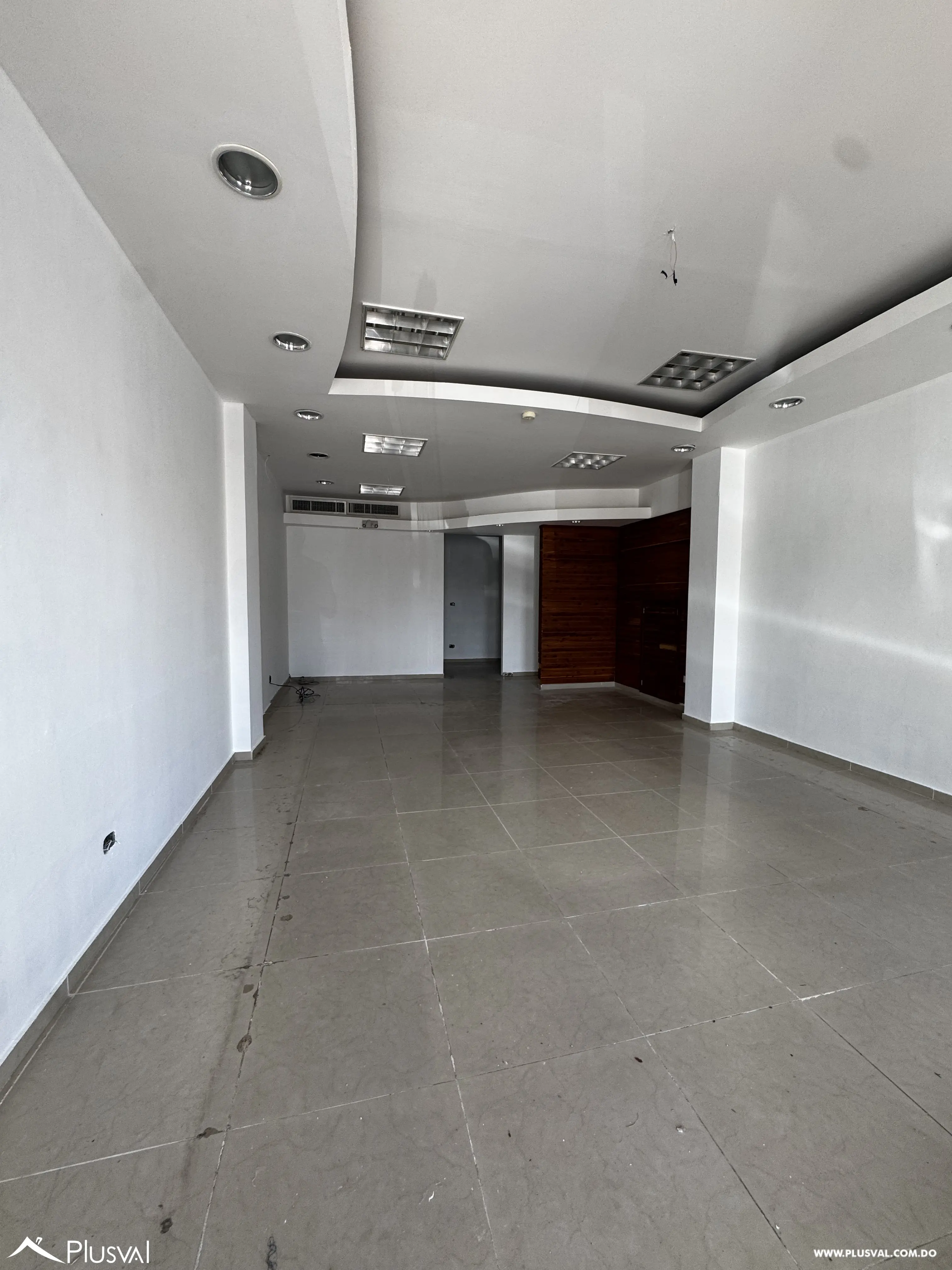 Local Comercial en Alquiler en Los Jardines Metropolitanos 522326