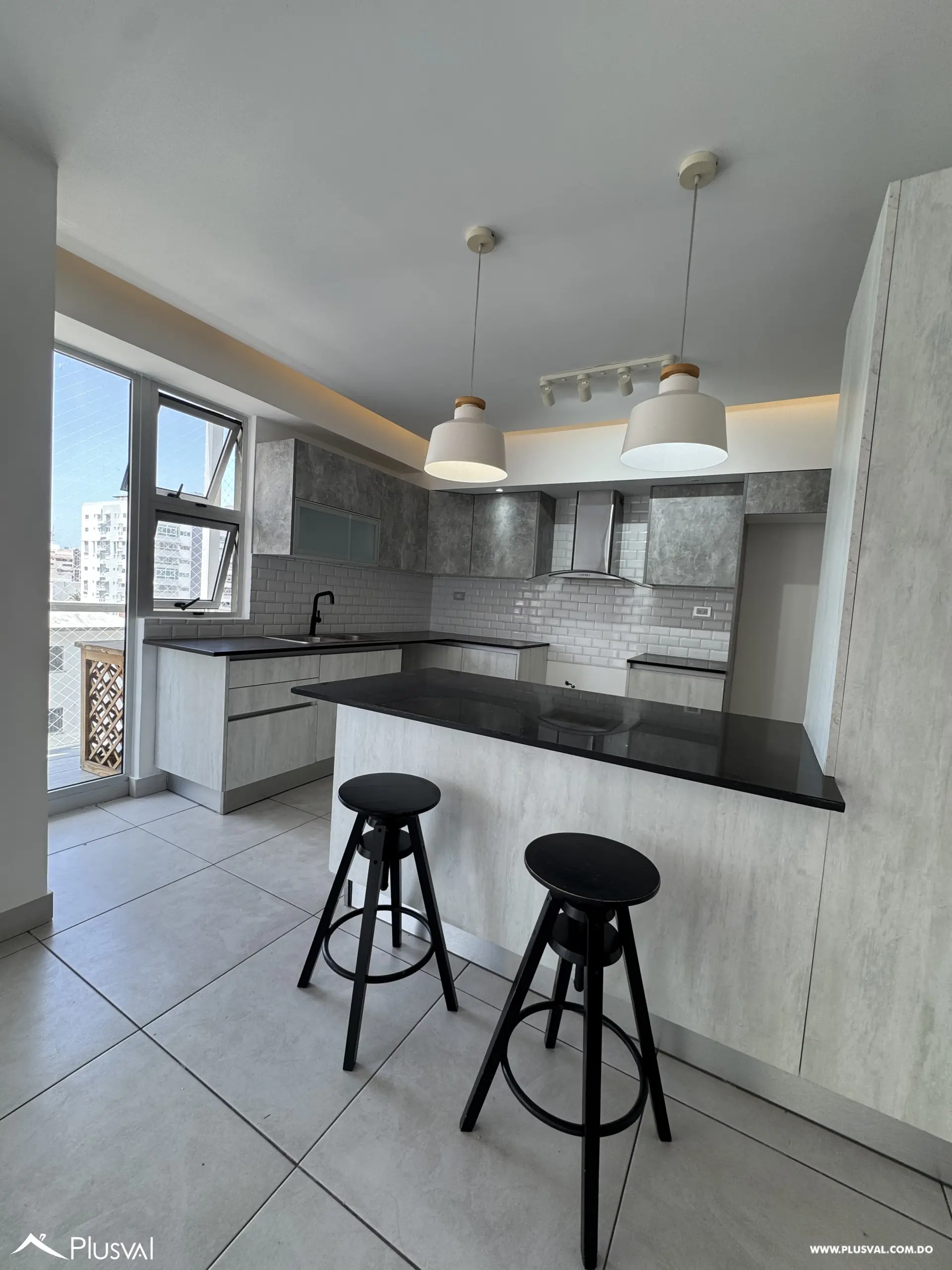 Alquiler apartamento de 3 habitaciones en Evaristo Morales. 518486