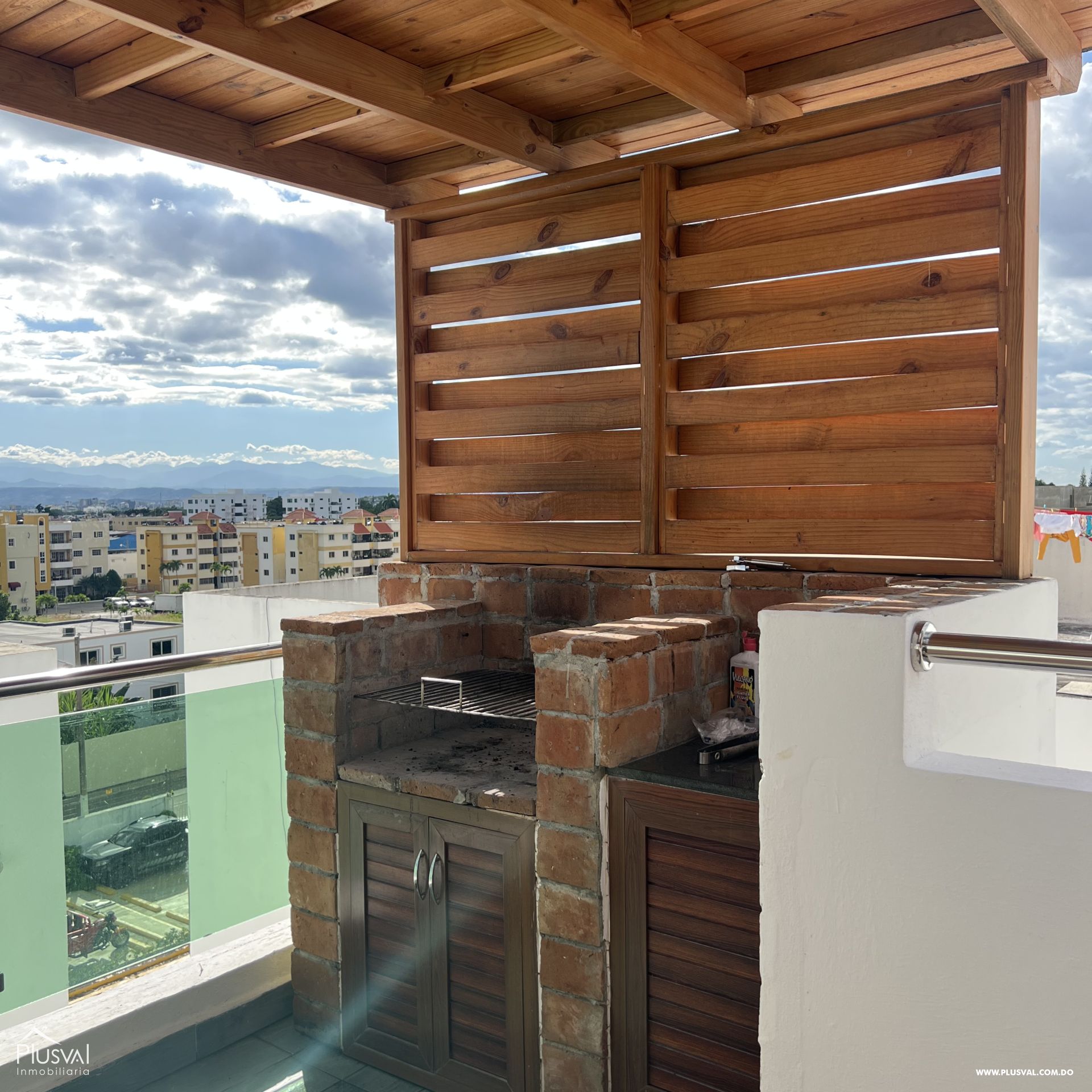 Amplio penthouse en venta en zona privilegiada de Santiago. 246011