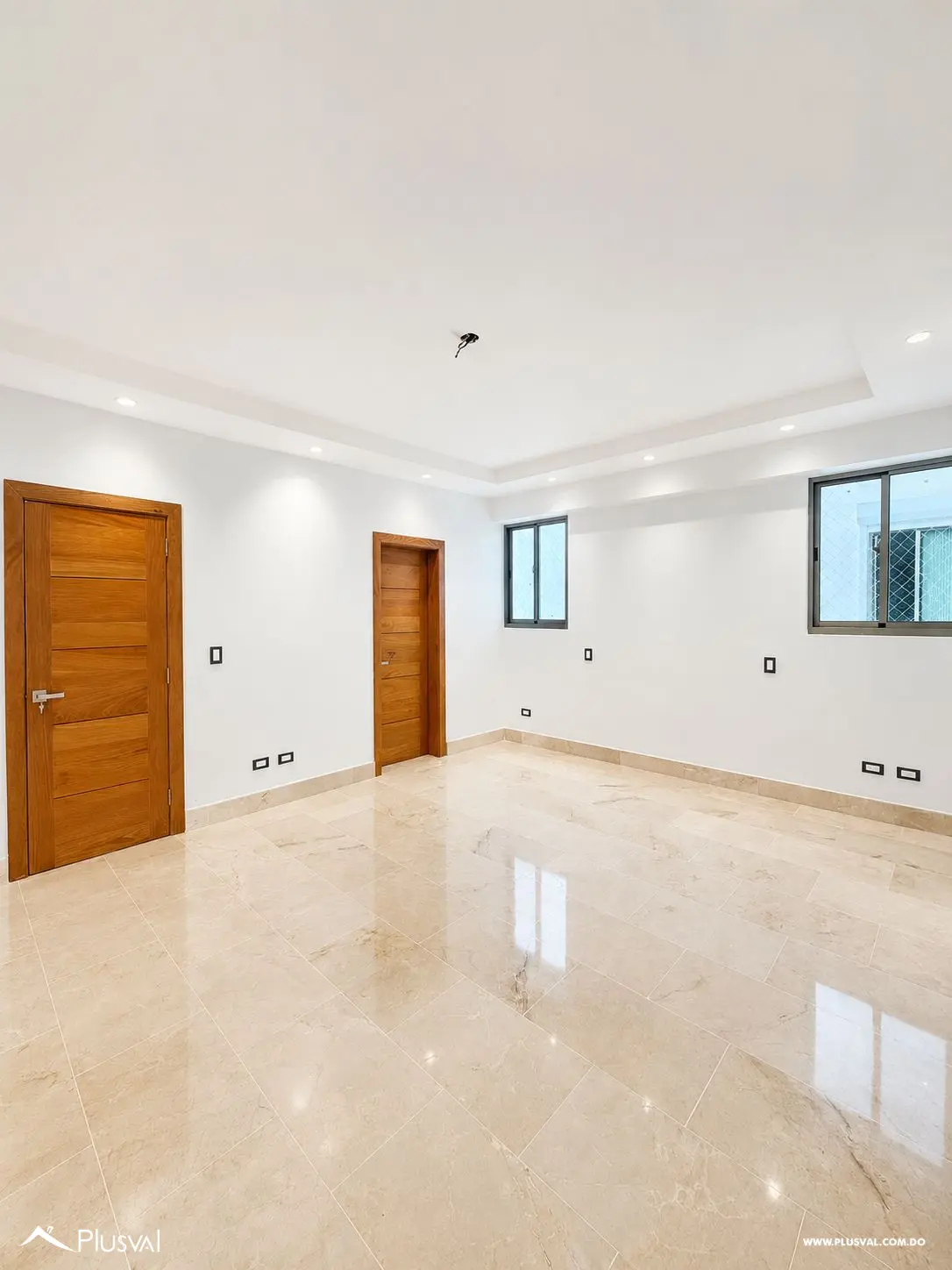 Apartamento en venta de 3 habitaciones, 3 parqueos y estudio y family en Los Cacicazgos 507987