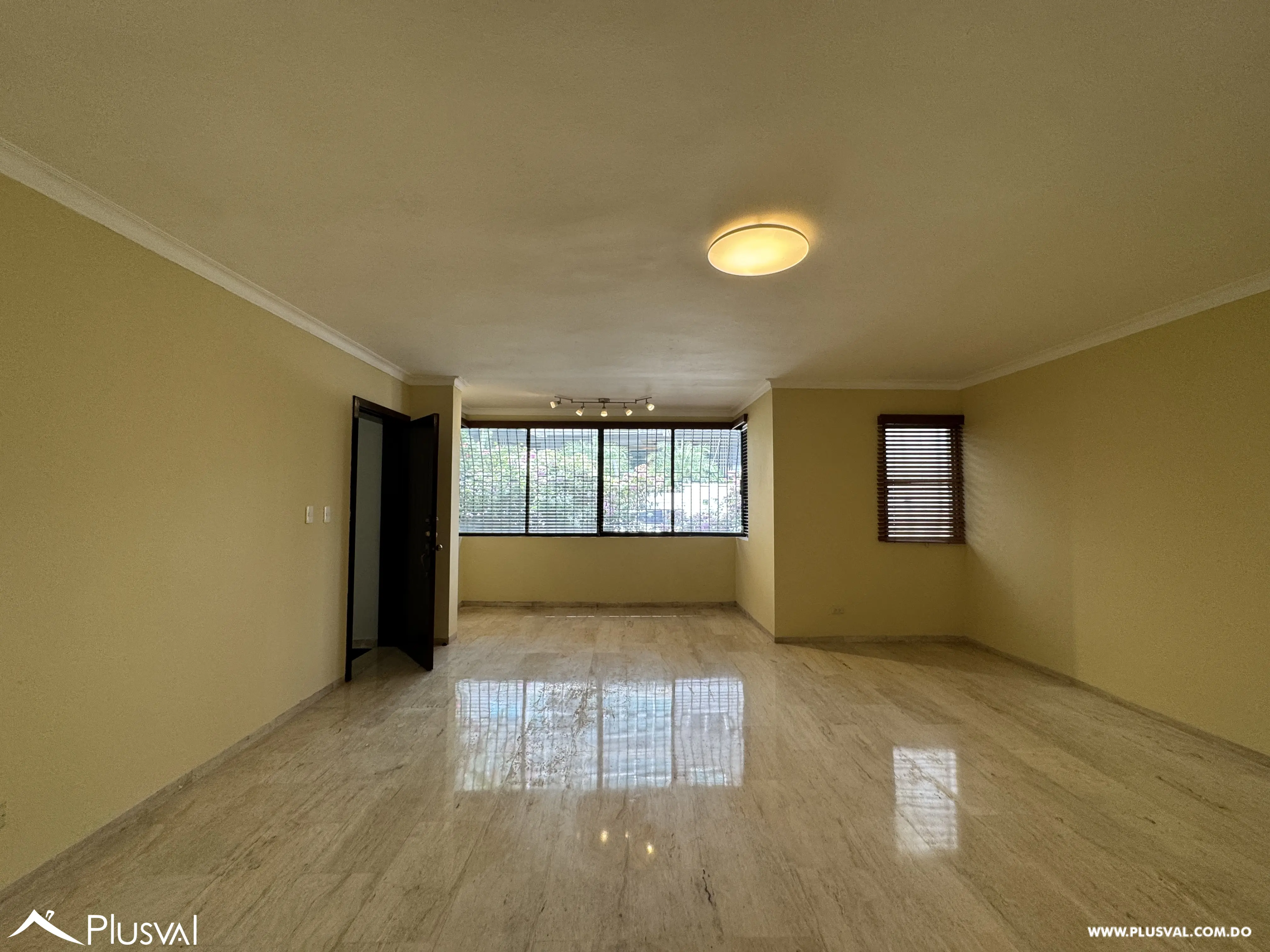 Apartamento en alquiler en Bella Vista con terraza y patio privado – 3 habitaciones y 173 m² 514382