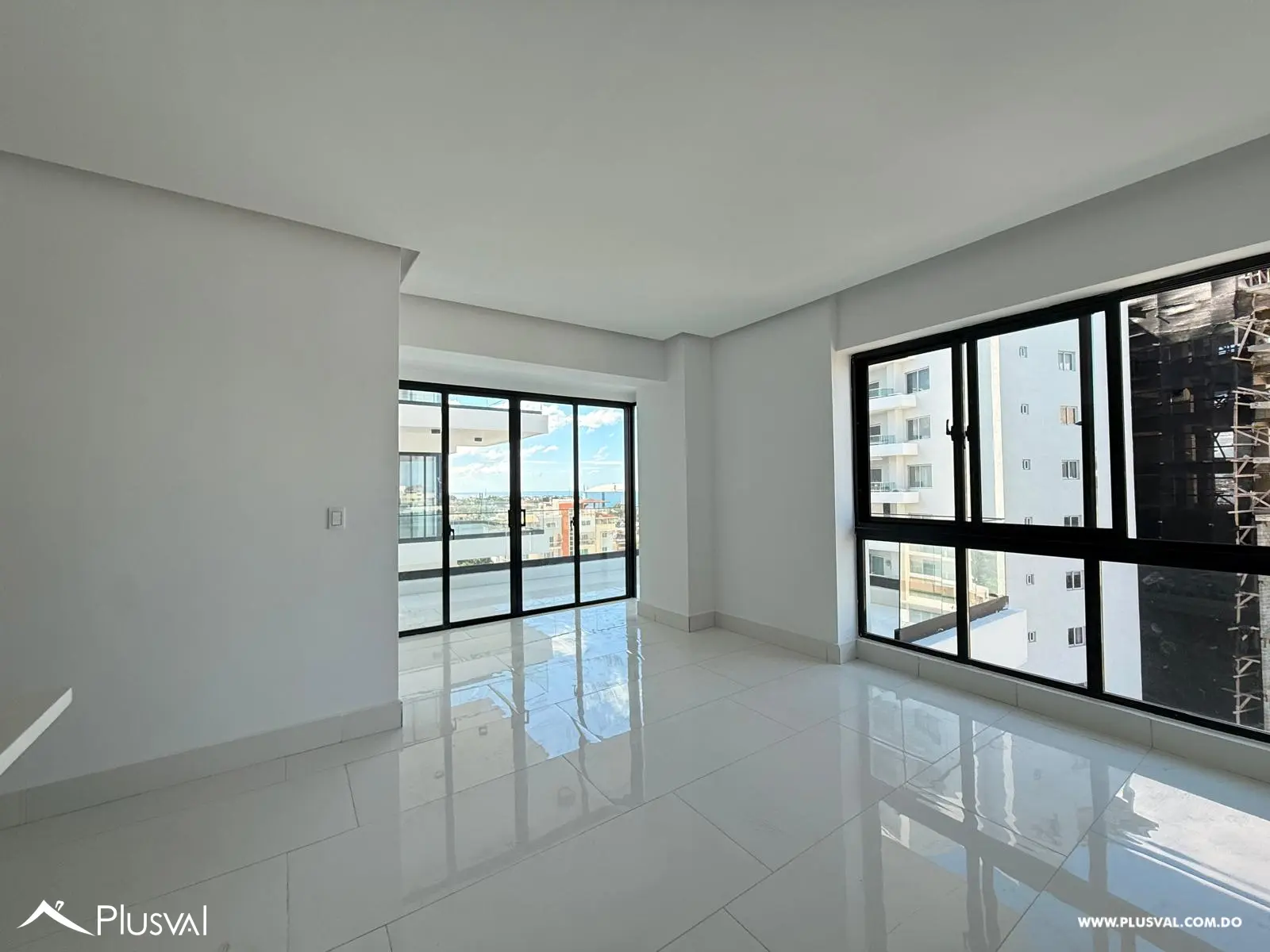 Exclusivo apartamento con balcón tipo terraza en alquiler en Alma Rosa I 478742