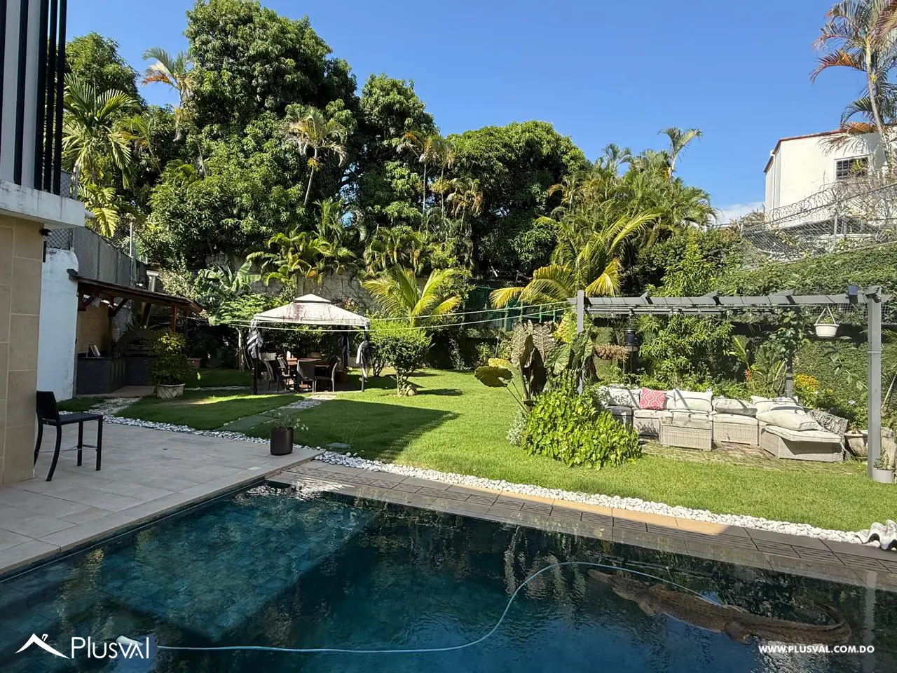 Casa Inteligente con Paneles Solares, Tesla Powerwall y Piscina en Las Praderas 487988