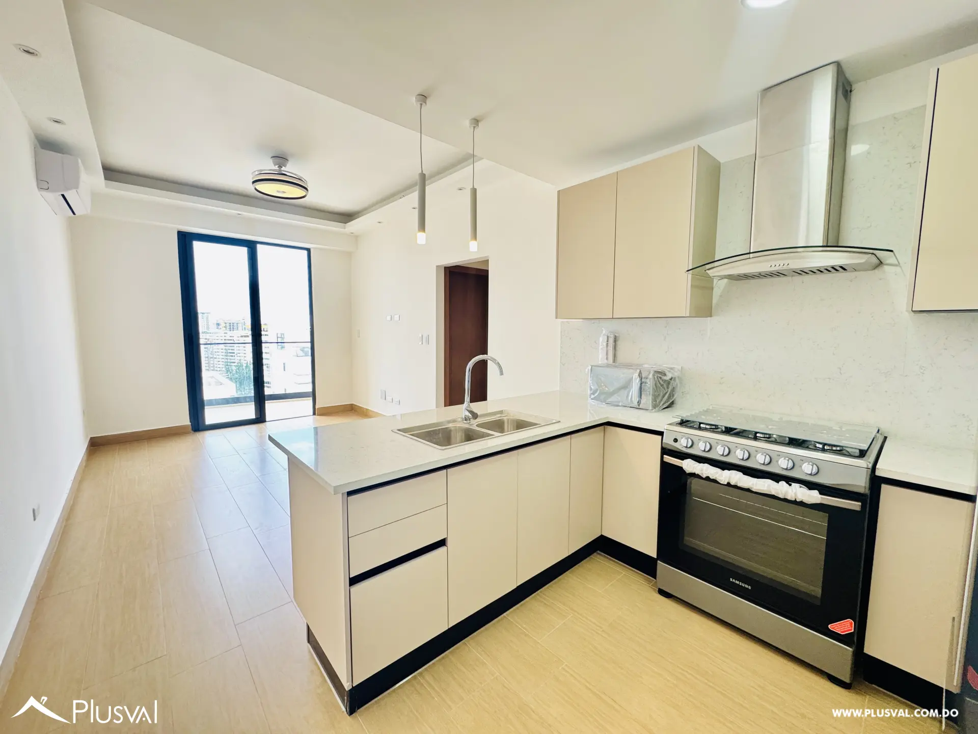 Apartamento de alquiler en exclusivo sector de Naco con vista despejada. 505203