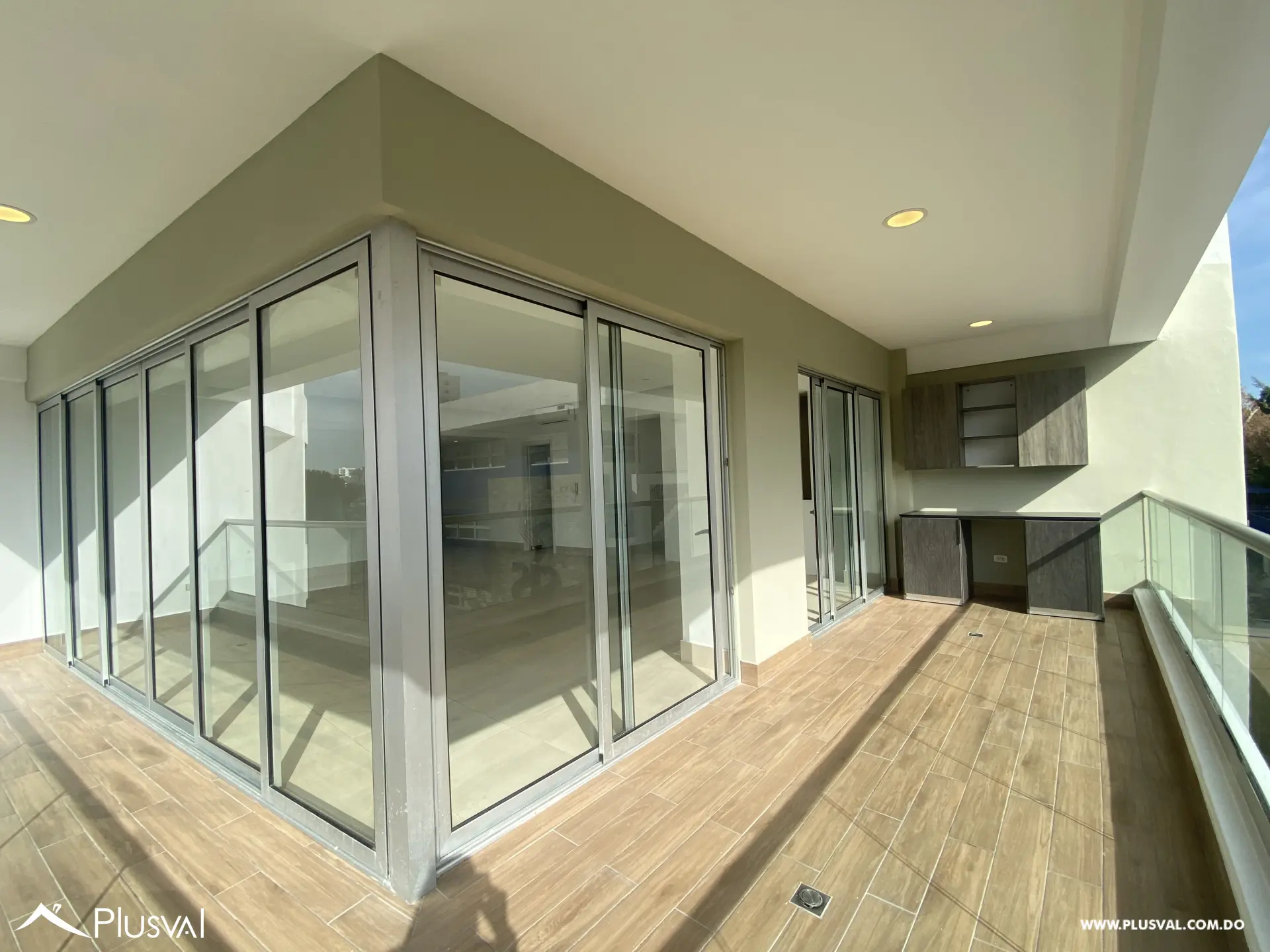 Alquilo Excelente y Amplio Apartamento en Zona Exclusiva en  La Esperilla 467475