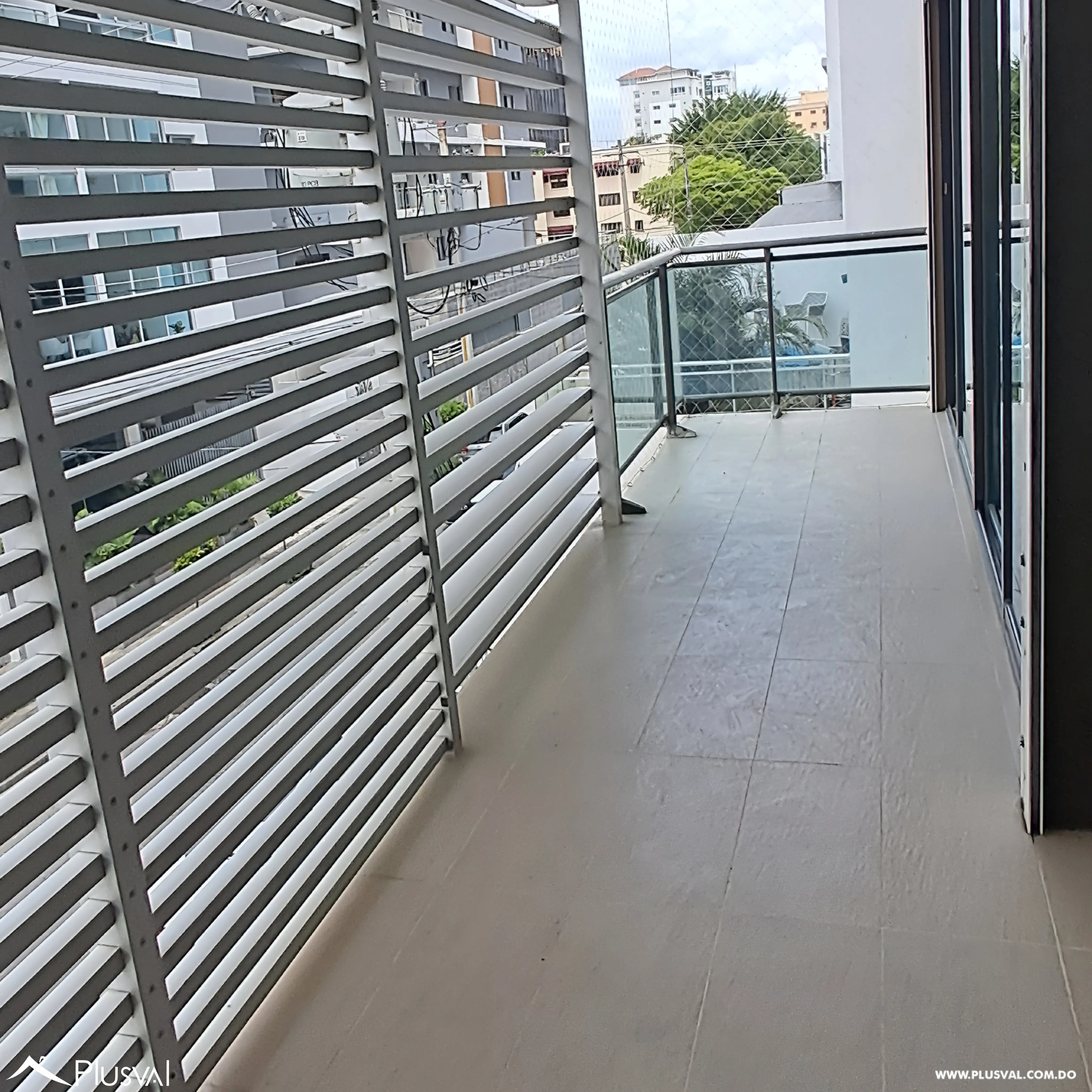 Apartamento en alquiler  con línea blanca en Evaristo Morales. 527019