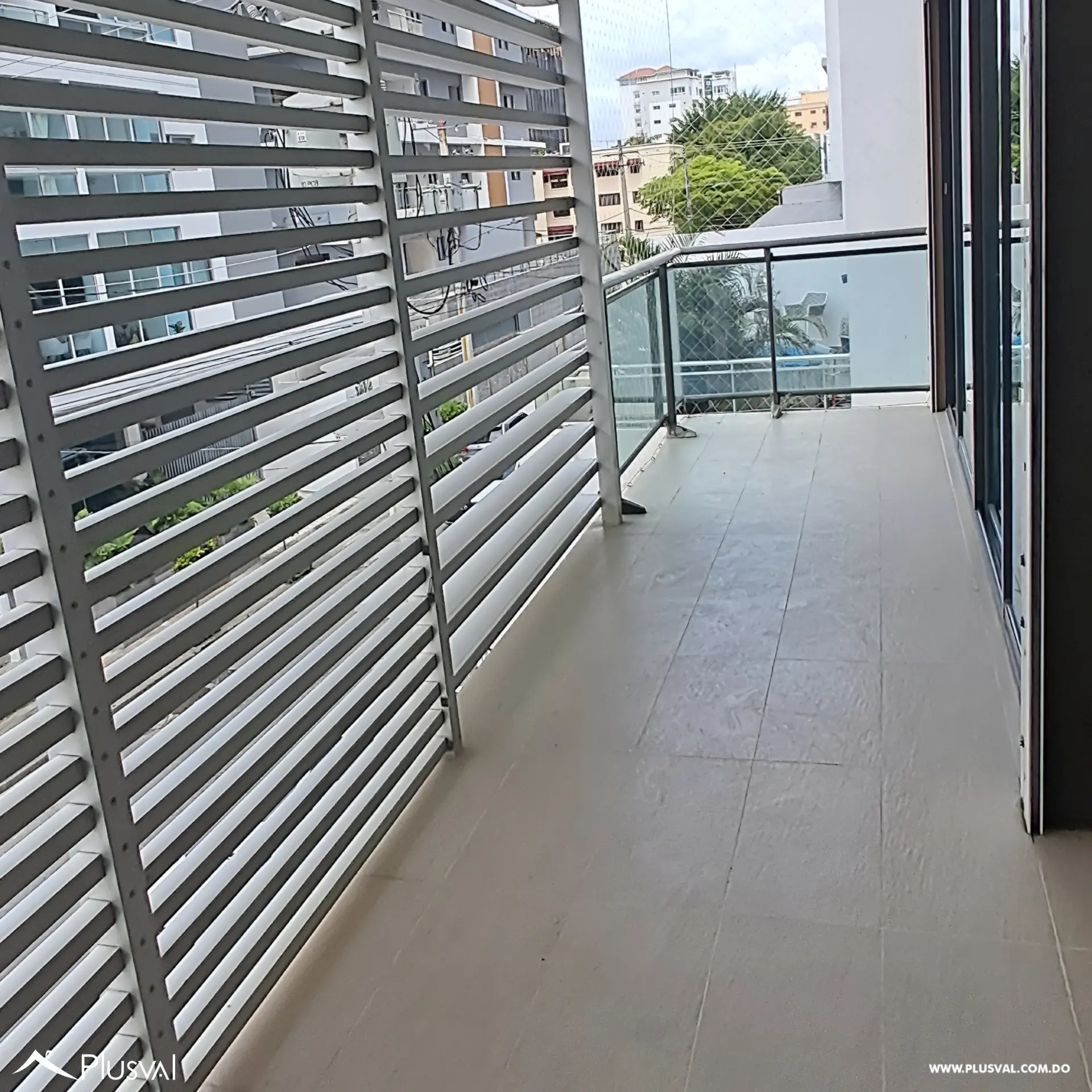 Apartamento en alquiler  con línea blanca en Evaristo Morales. 527019