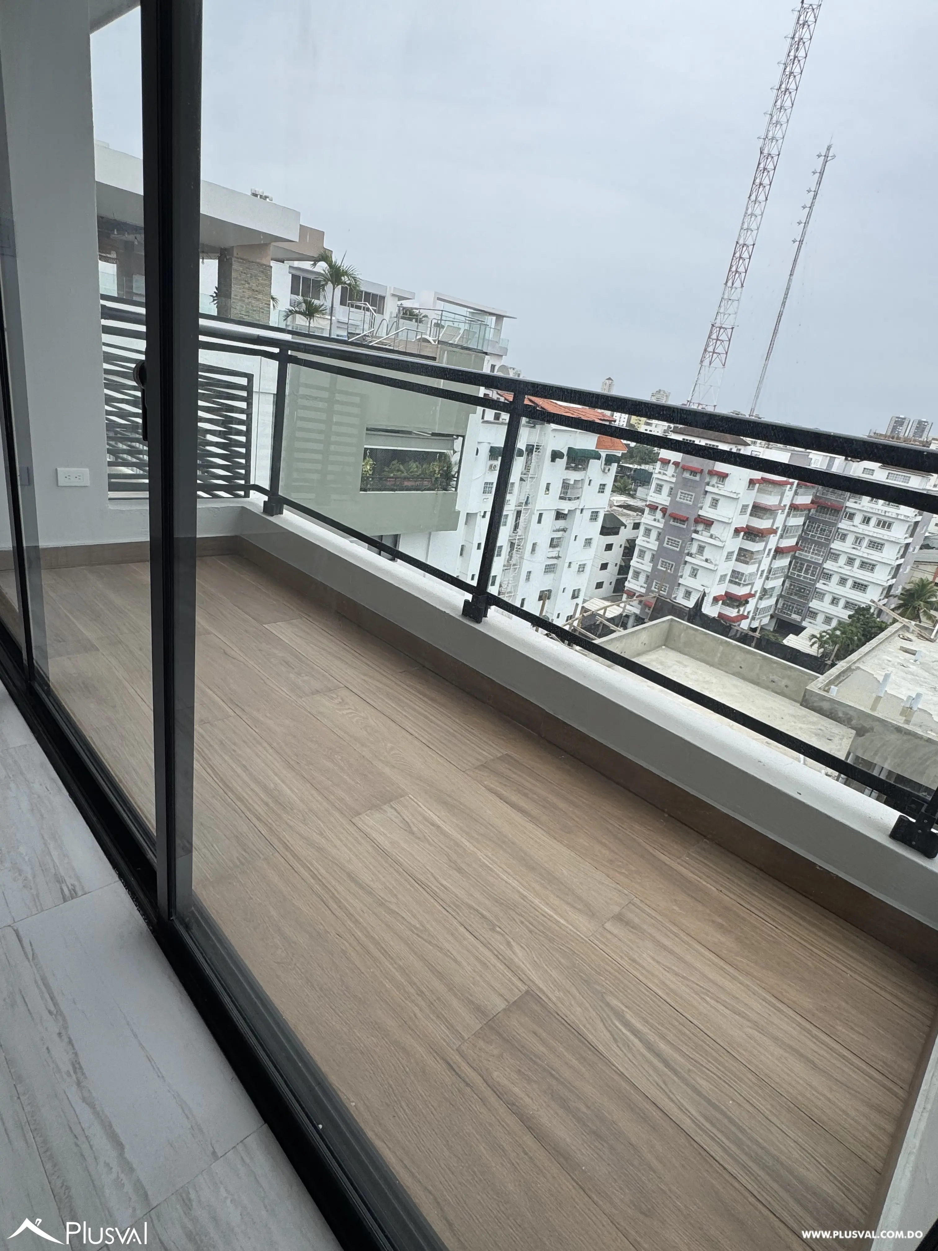 Alquiler de apartamento de 2 habitaciones en torre de lujo 521703