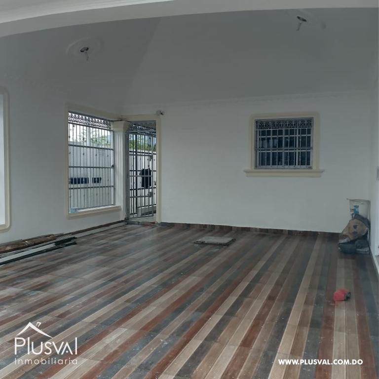Amplia casa de dos niveles en venta en excelente zona 301982