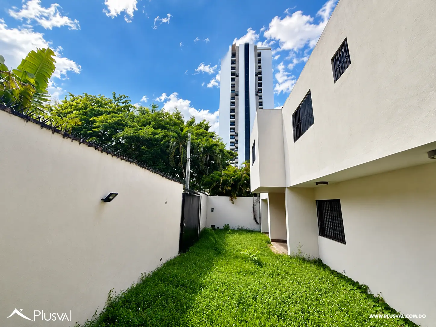 Casa en alquiler en Ensanche Paraíso | Uso residencial o comercial 520049