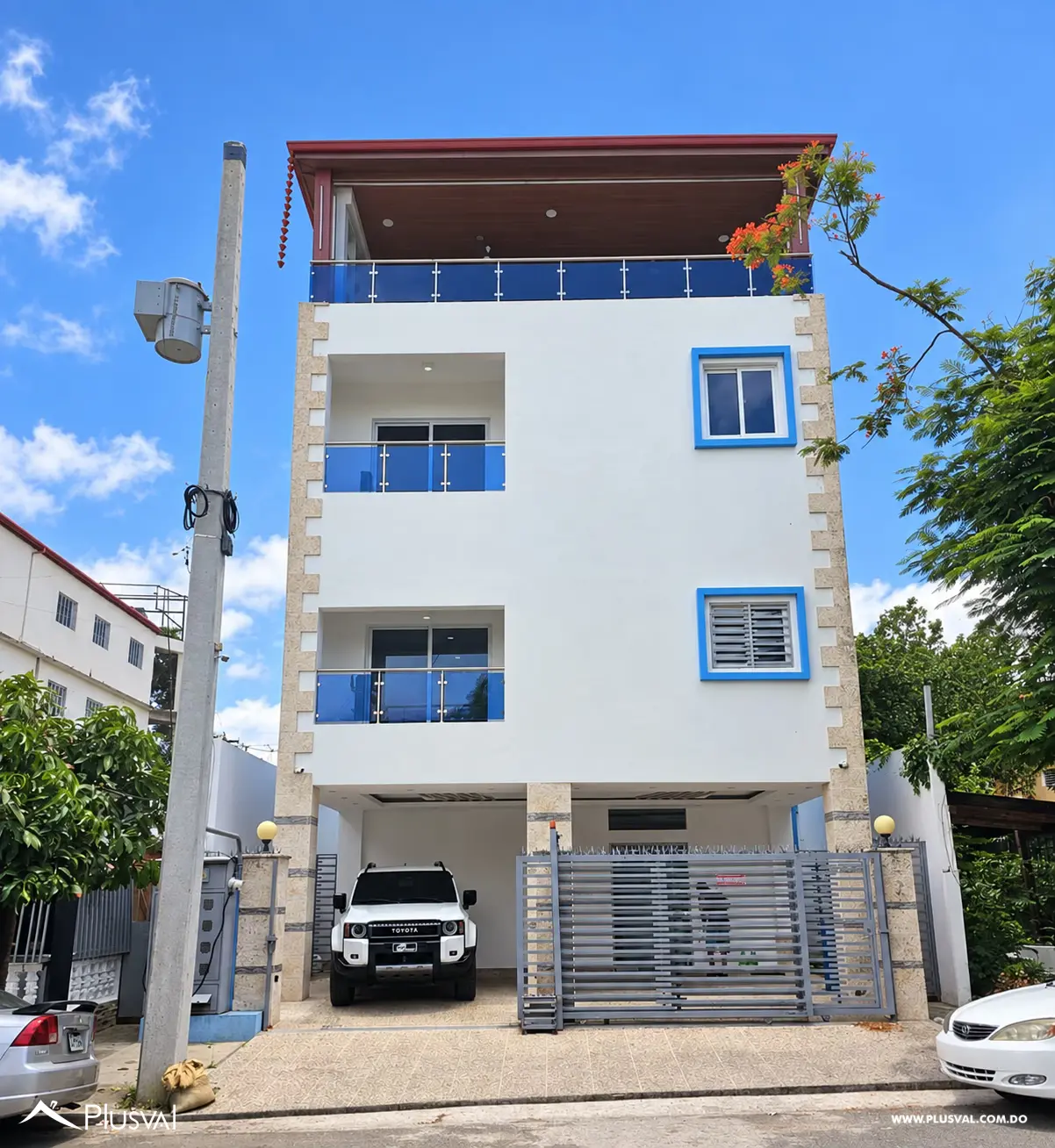 Edificio de Tres Niveles y Diez Apartamentos  de 225.26 MT2 530149