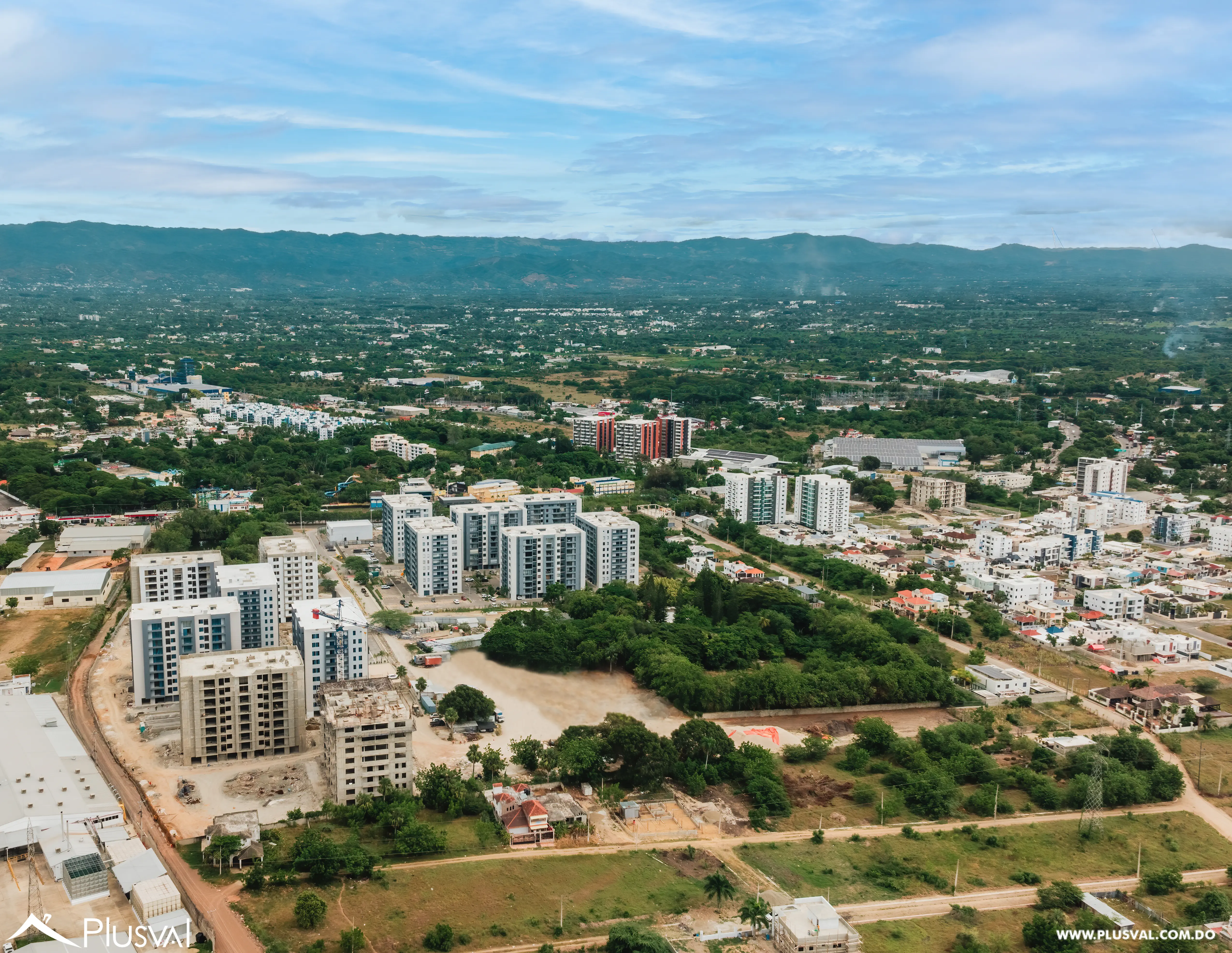 Alquiler de Amplio Apartamento de 3 Habitaciones y Estudio en la Ave. Hispanoaméricana 485010