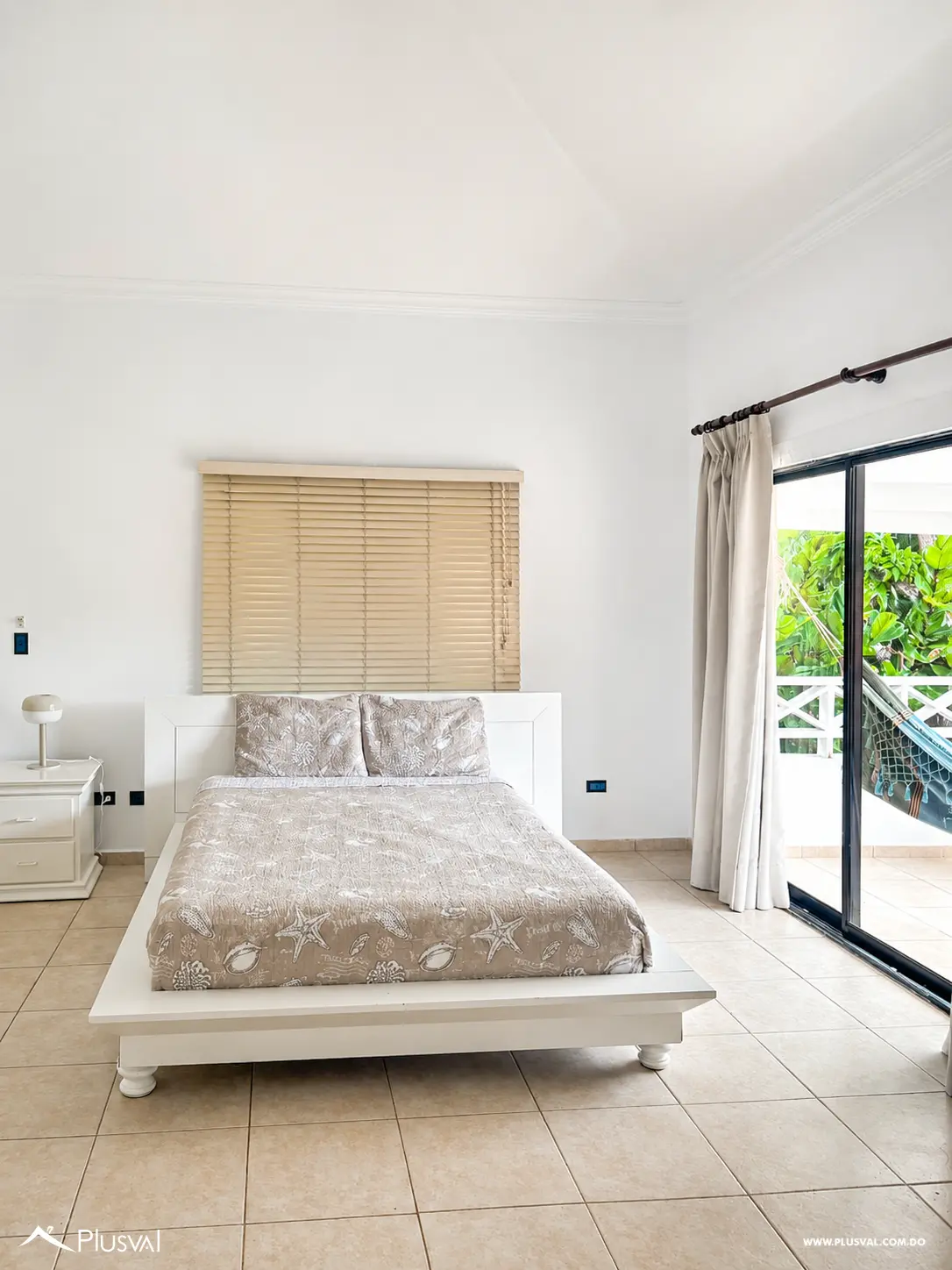 Villa Amueblada en Venta con Jacuzzi y Vista al Campo de Golf en Metro Country Club 504770