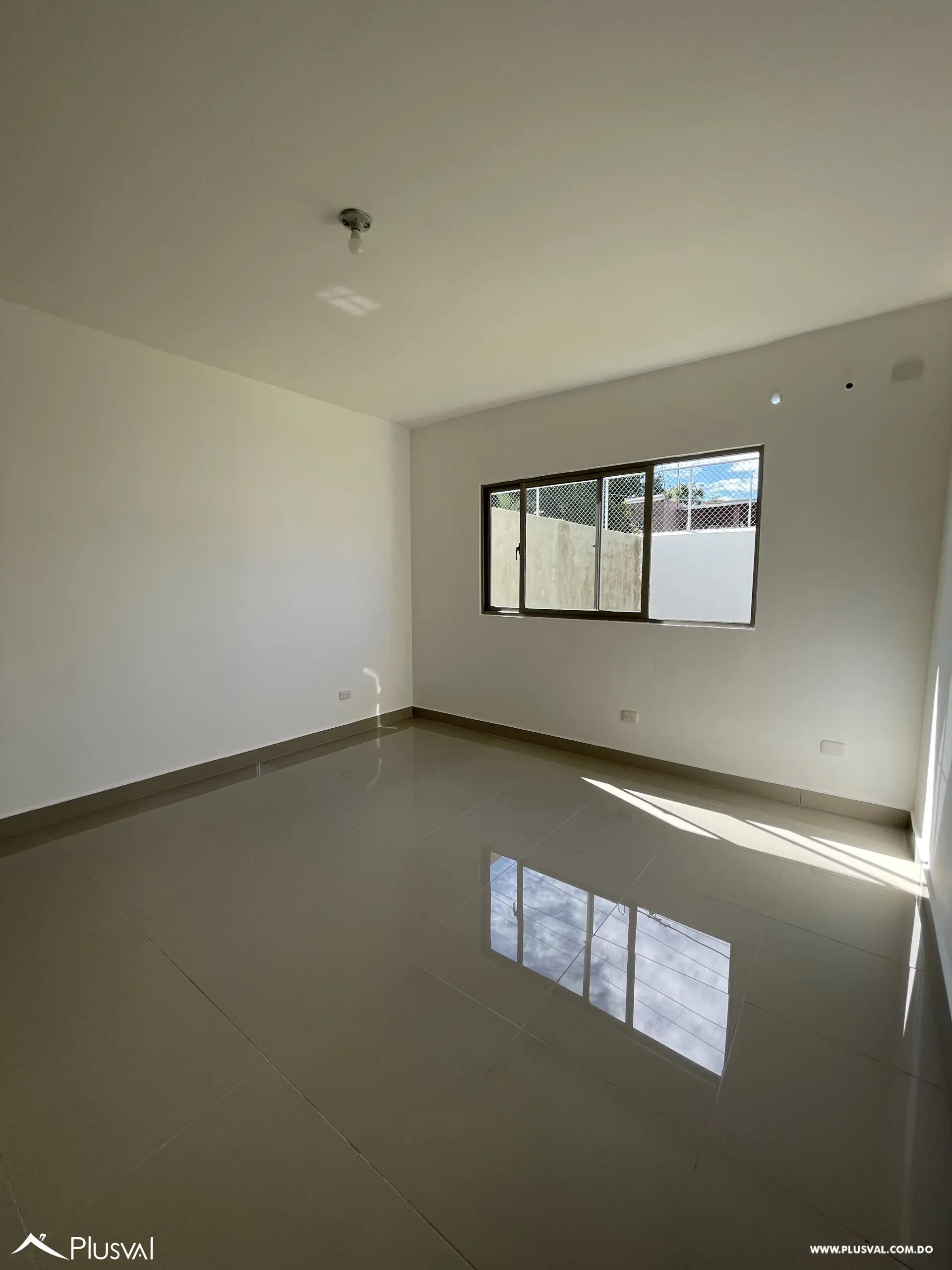 Complejo de  Aptos - Primer Nivel - 3 Habitaciones + Patio 528111
