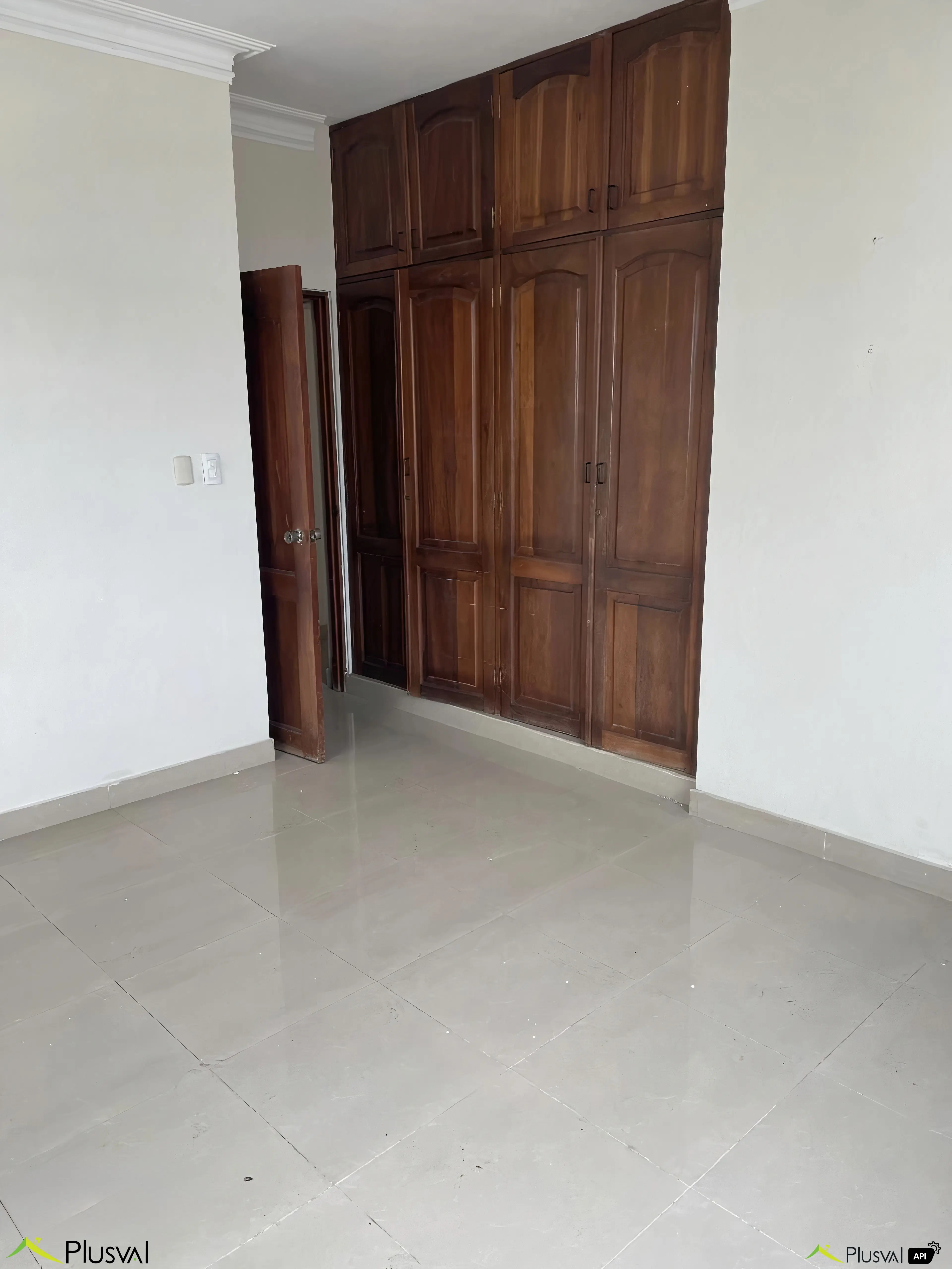 Alquilo amplio apartamento de dos habitaciones en El Millón 450882