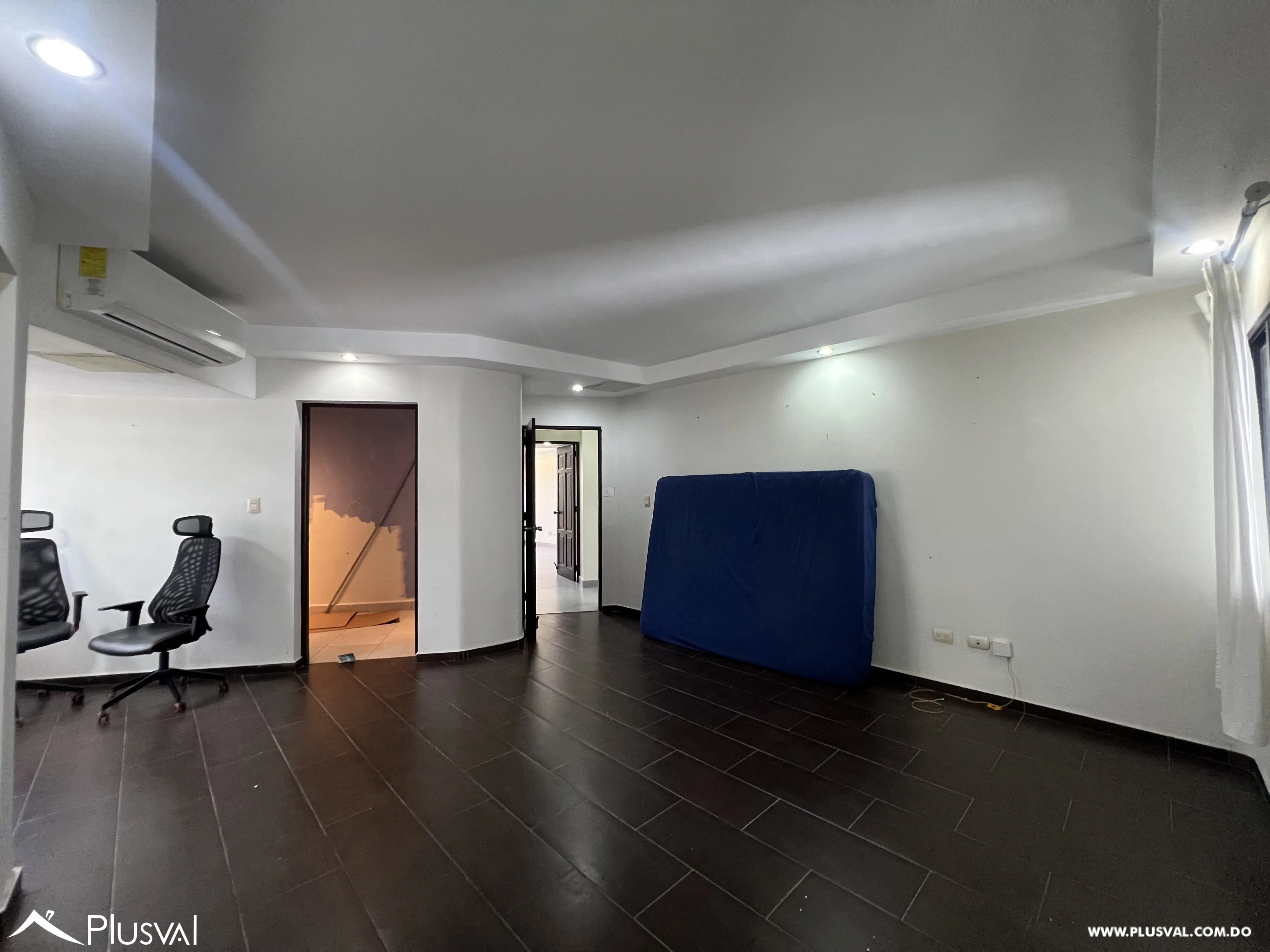 Amplio apartamento en venta en Piantini 488501