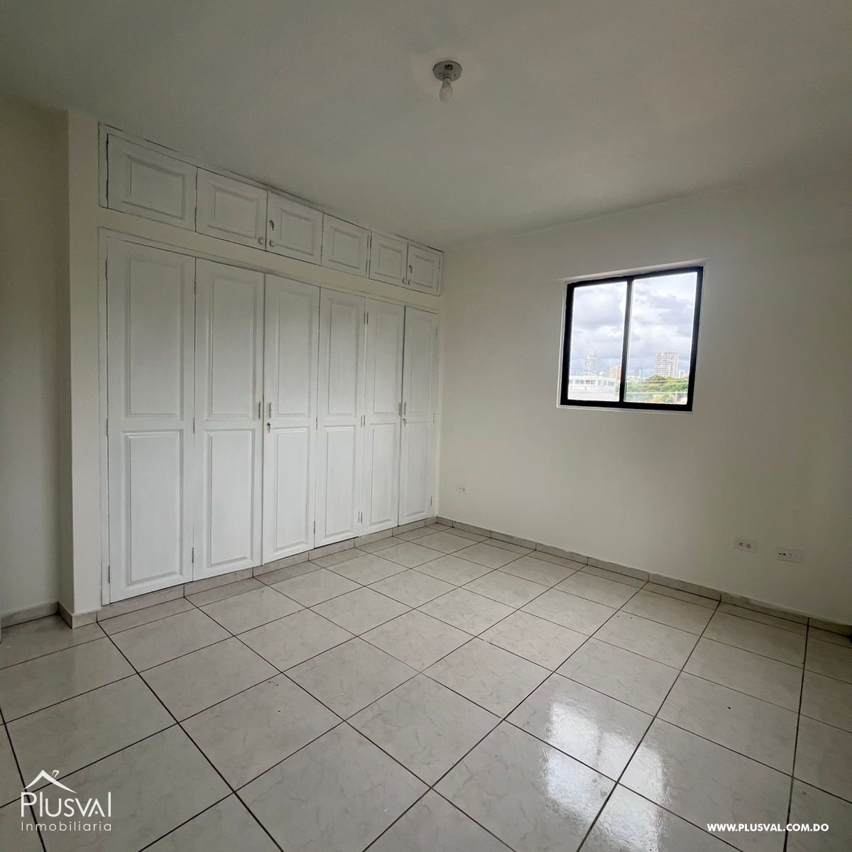 Apartamento en Venta en 4to piso en Zona Universitaria con pocos apartamentos 408224