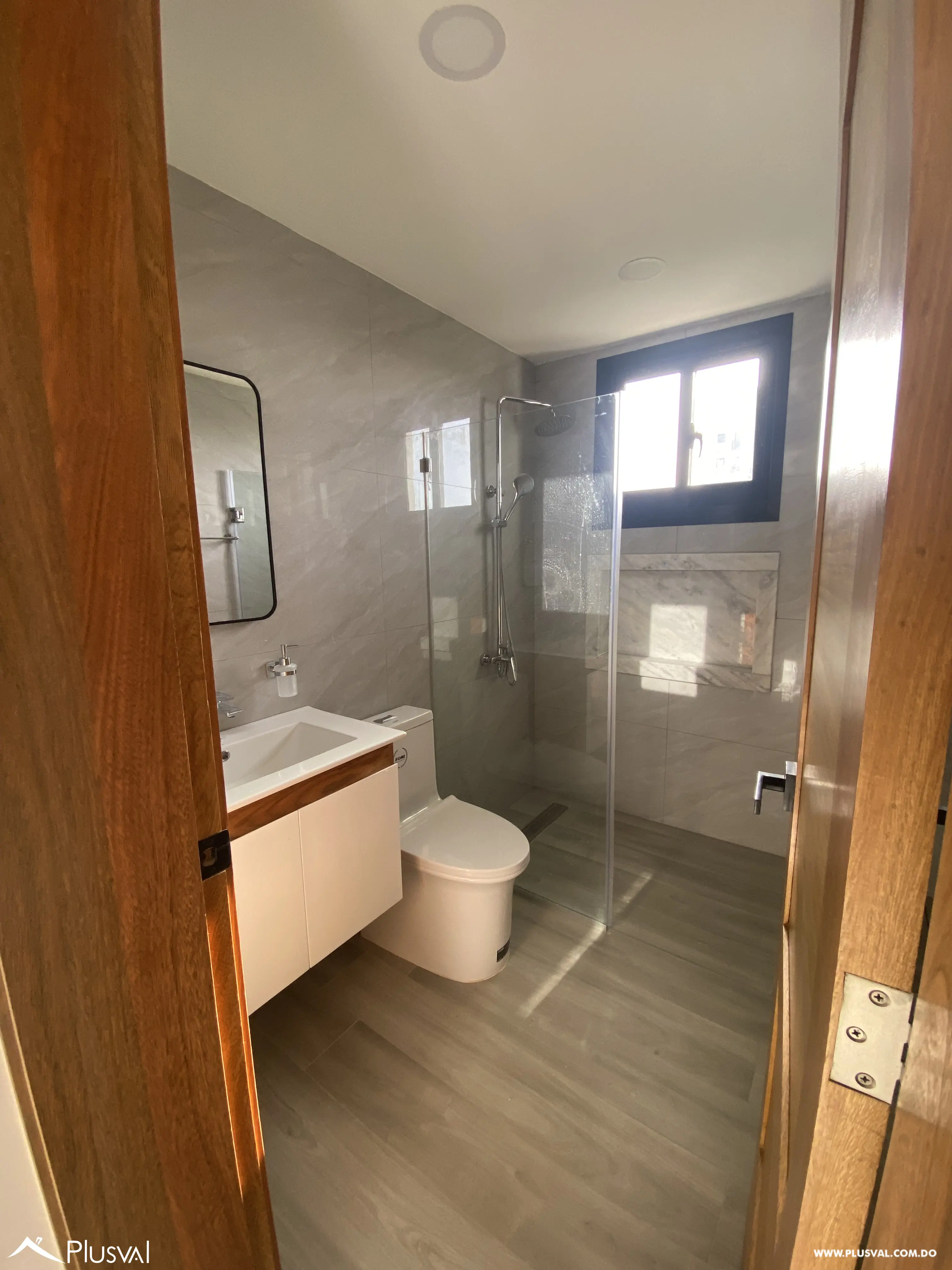 Apartamento en 4to nivel con ascensor, ubicado en una moderna torre próxima al Aeropuerto Internacional del Cibao, ideal para vivir o invertir. 518556