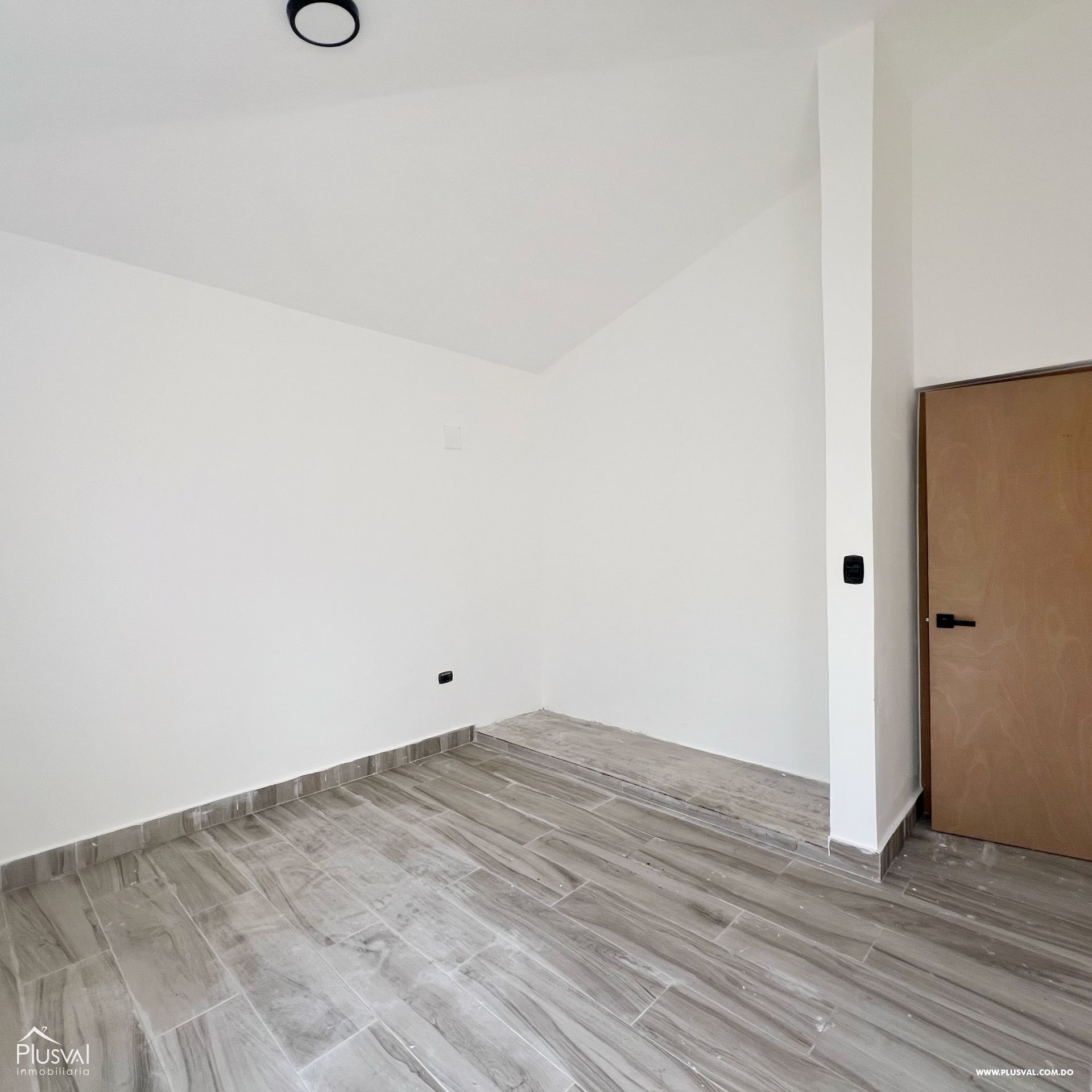 Apartamento de 3 habitaciones con balcón, parqueo y acceso a playa 400481