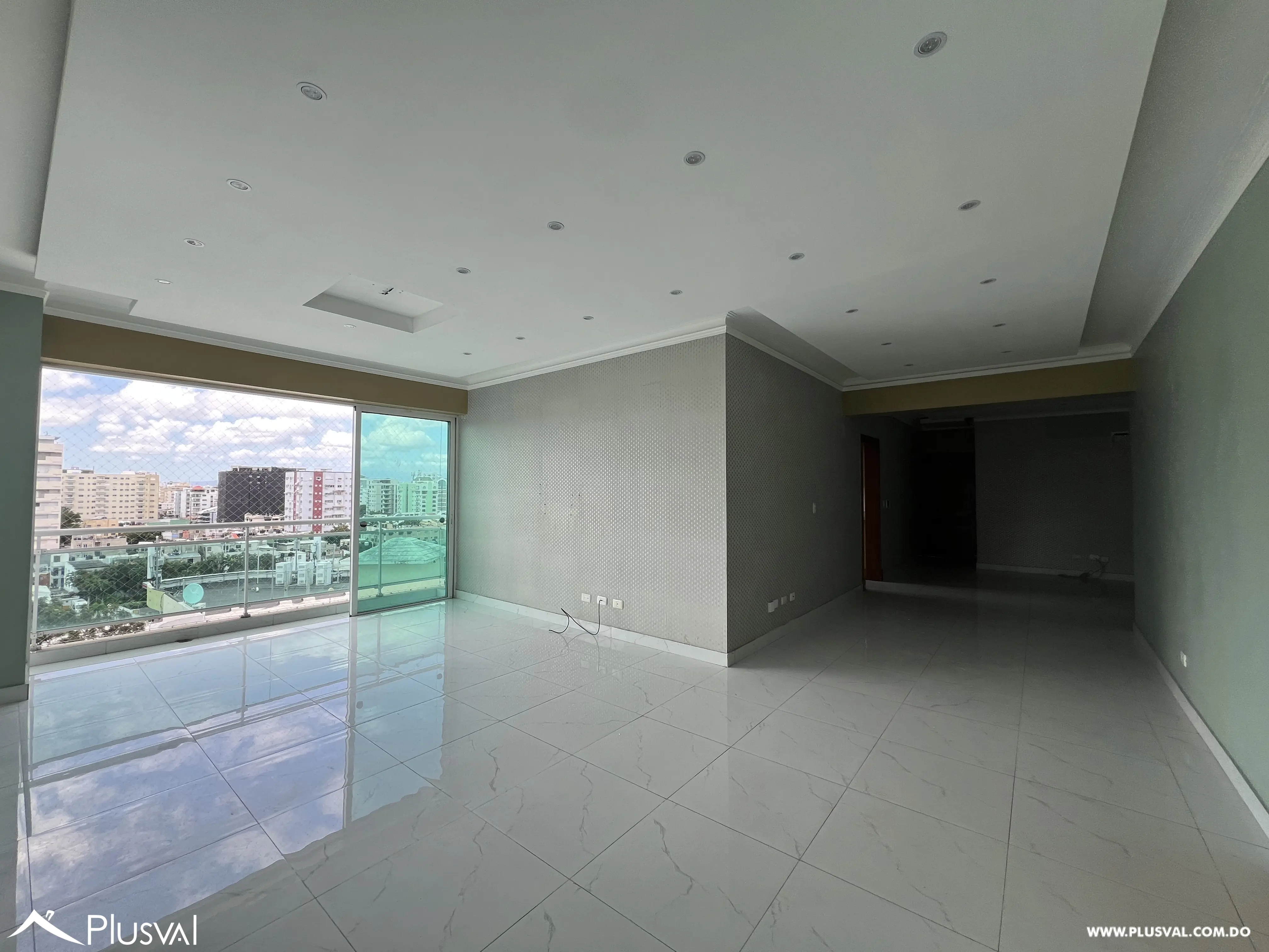 Alquiler de amplio  apartamento amplio en Evaristo Morales. 487573