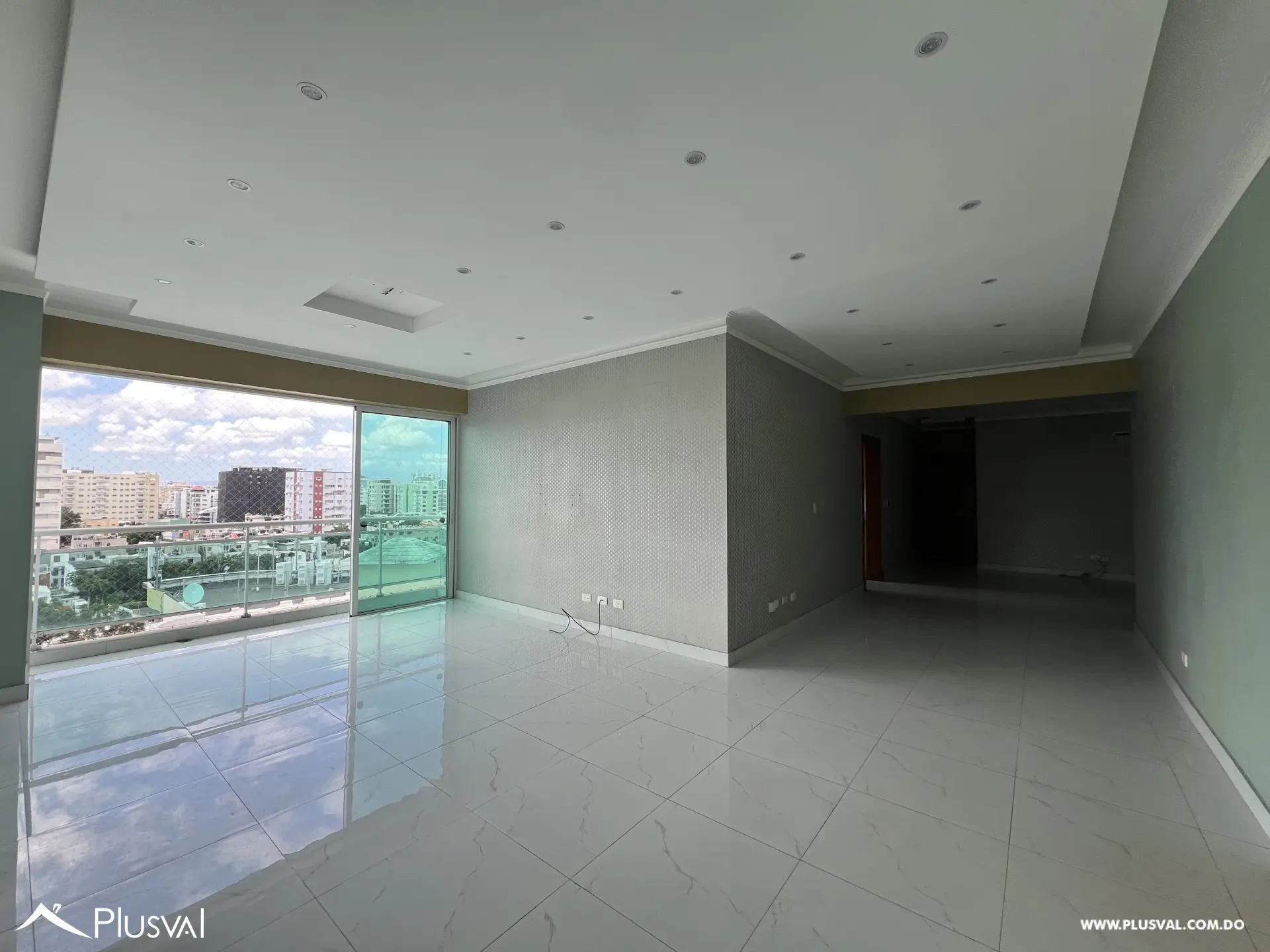 Alquiler de amplio  apartamento amplio en Evaristo Morales. 487573