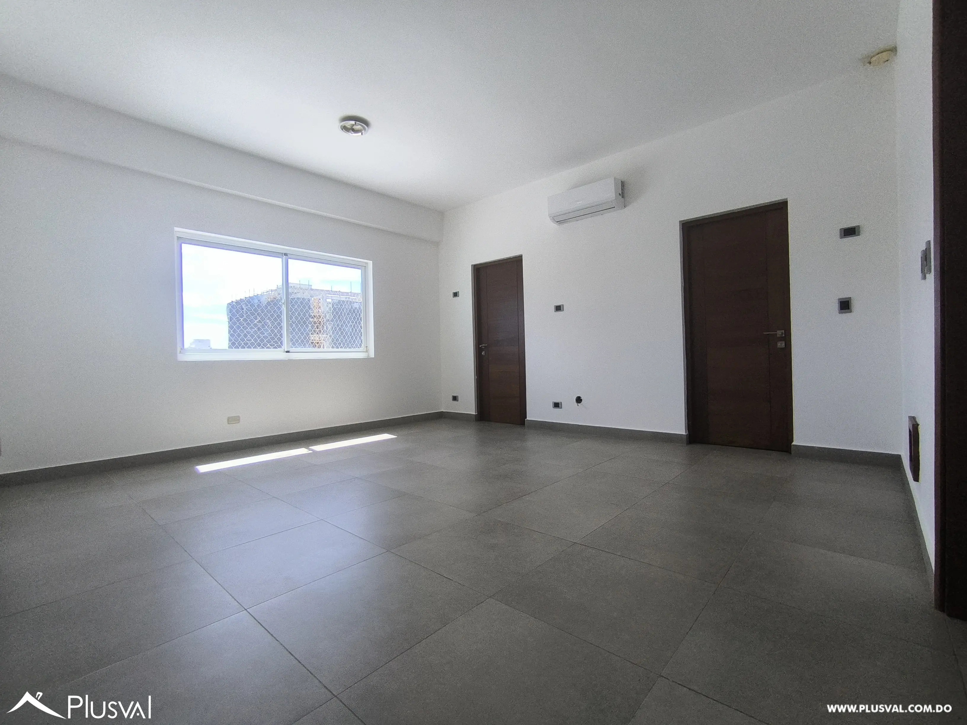 Apartamento de 3 Habitaciones con Terraza Privada en Alquiler en Evaristo Morales – Piso 11 466083