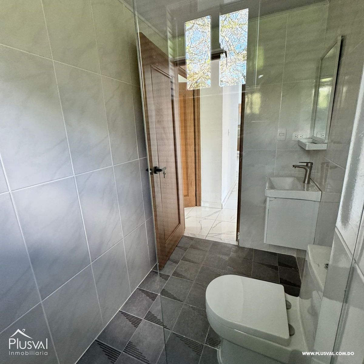 Excepcional Apartamento en exclusivo sector y privado con la privacidad y un encantador patio en el Segundo nivel, Estilo terraza en Santiago 340696