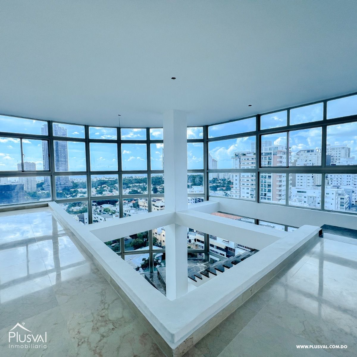 Impresionante PentHouse de tres niveles a pasos del parque Mirador Sur, con ascensor interno. 435394
