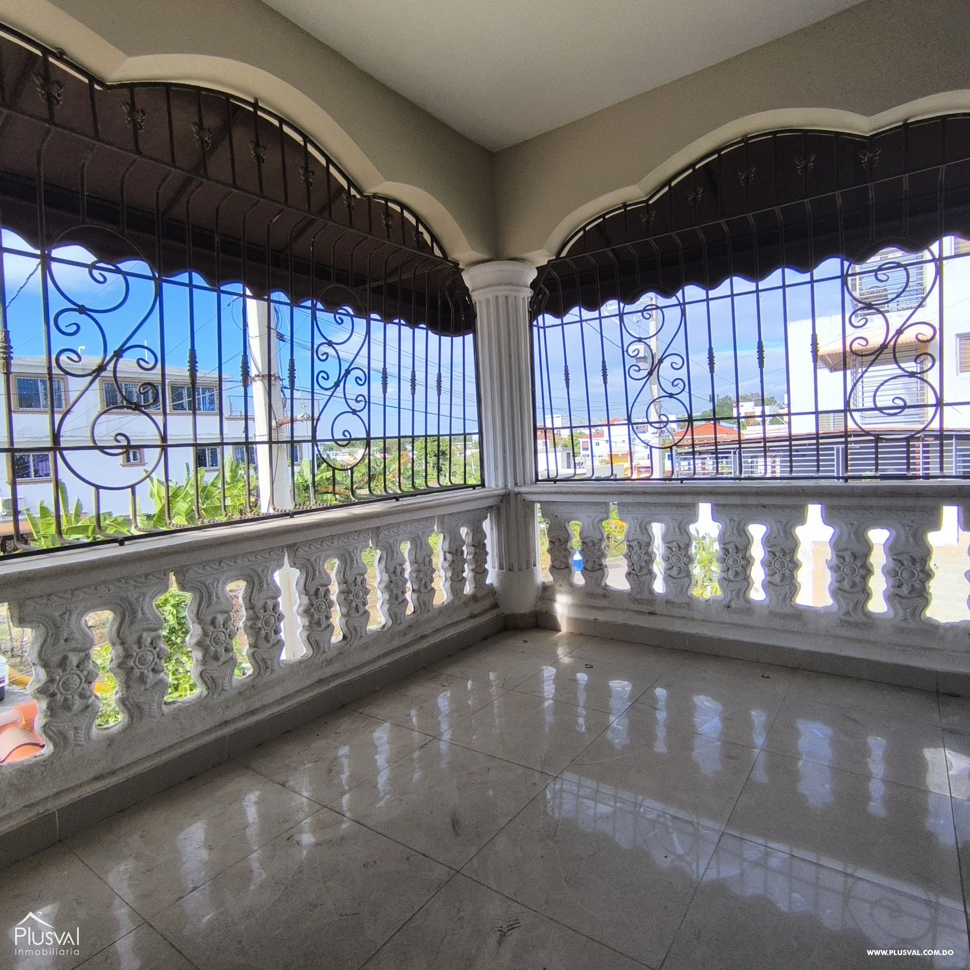 Casa en venta de dos niveles en Km 14 Autopista Duarte 422745