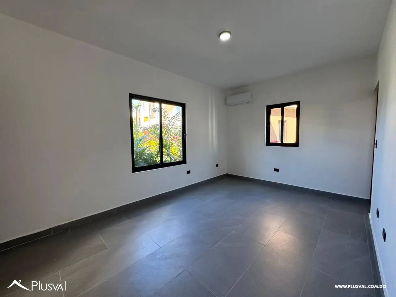 Apartamento en primer nivel con patio y balcón frontal en Cabarete 483712