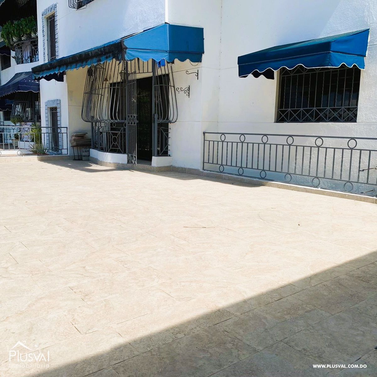 Apartamento con terraza en venta, Evaristo Morales de 3 habitaciones 395392