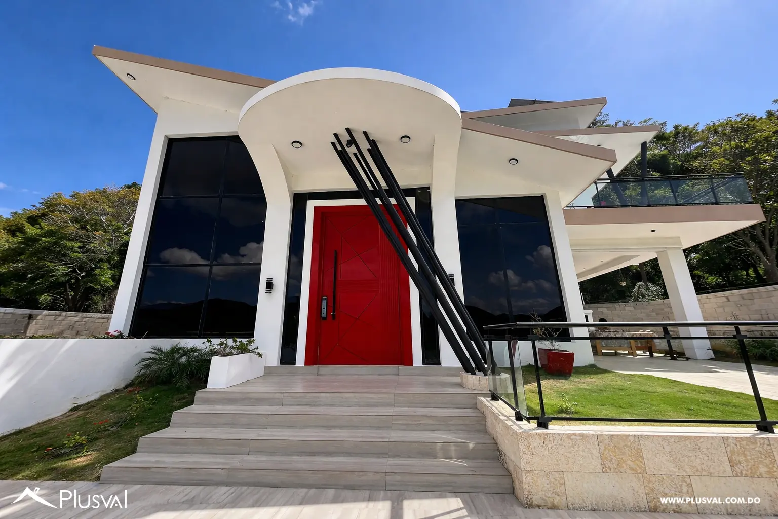 Casa de dos niveles amueblada con piscina en venta 496009