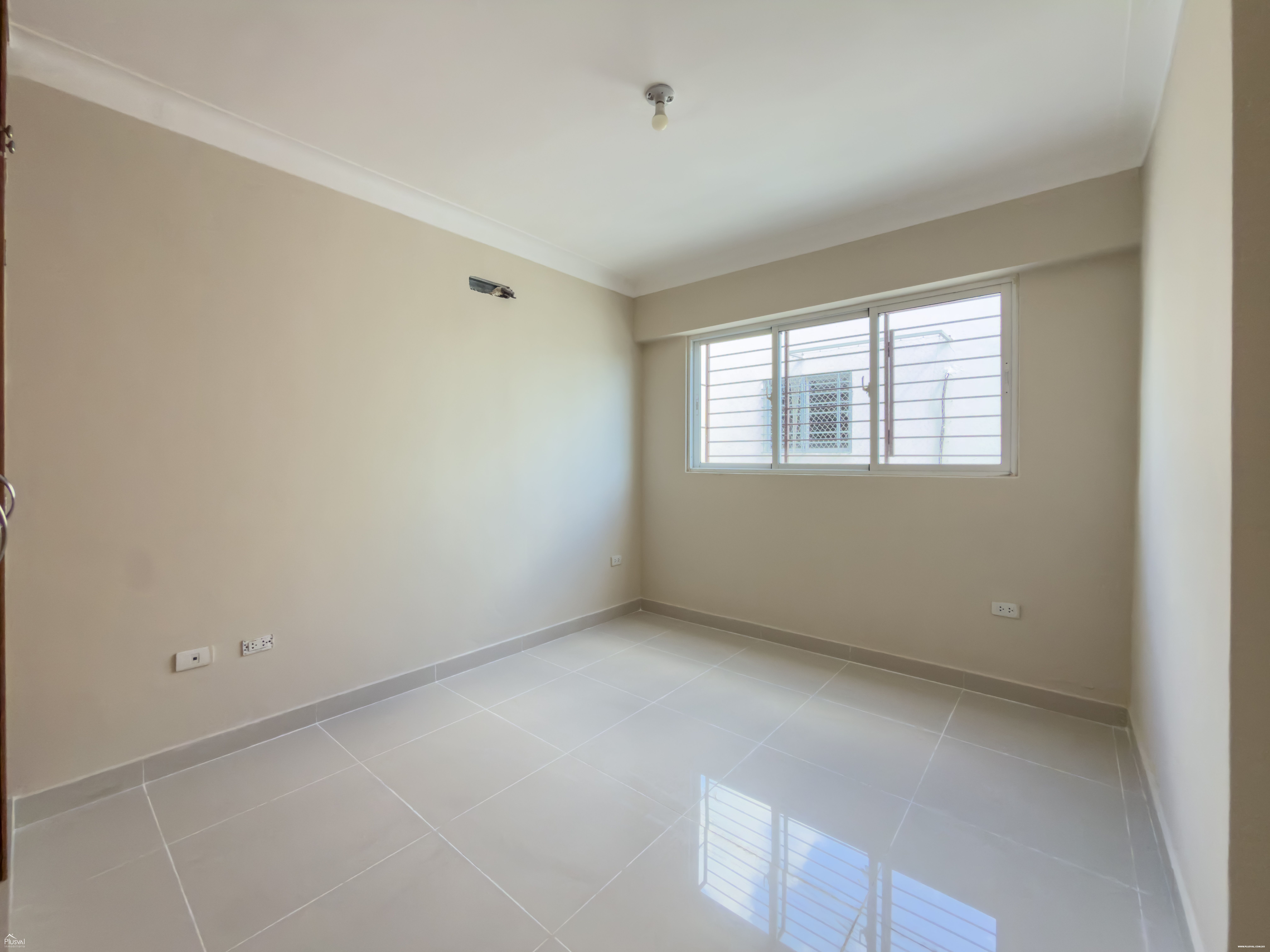 Apartamento en Alquiler 6to nivel en Los Restauradores con 3 Habitaciones 476340