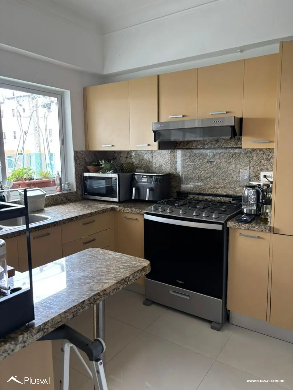 Apartamento amueblado de 3 Habitaciones en Alquiler en Julieta Morales con Terraza Privada 525215