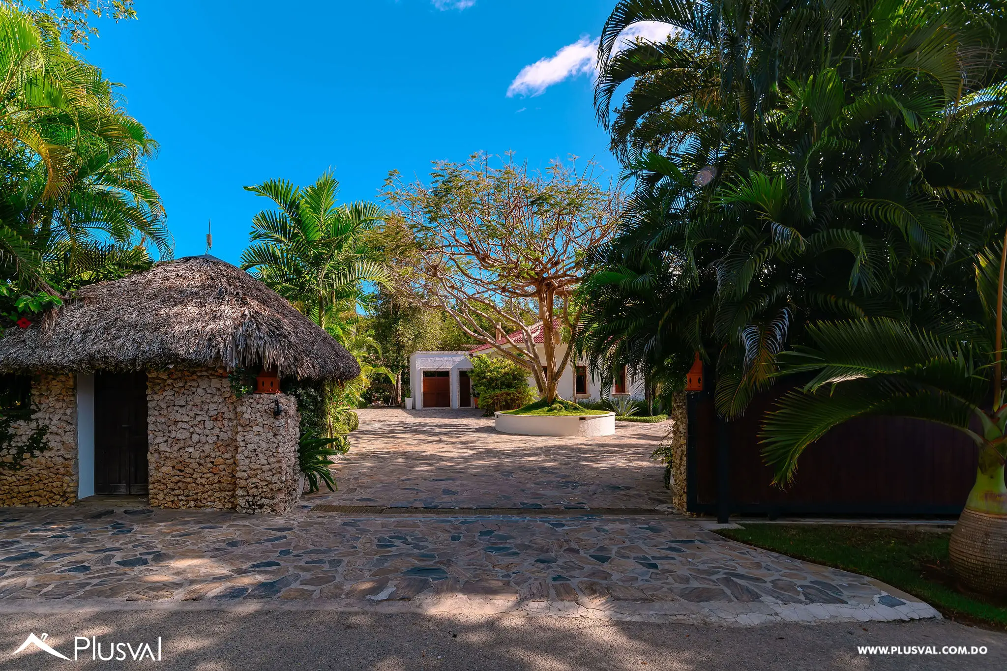 Preciosa Villa en venta. primera línea de playa en Cabrera 476737