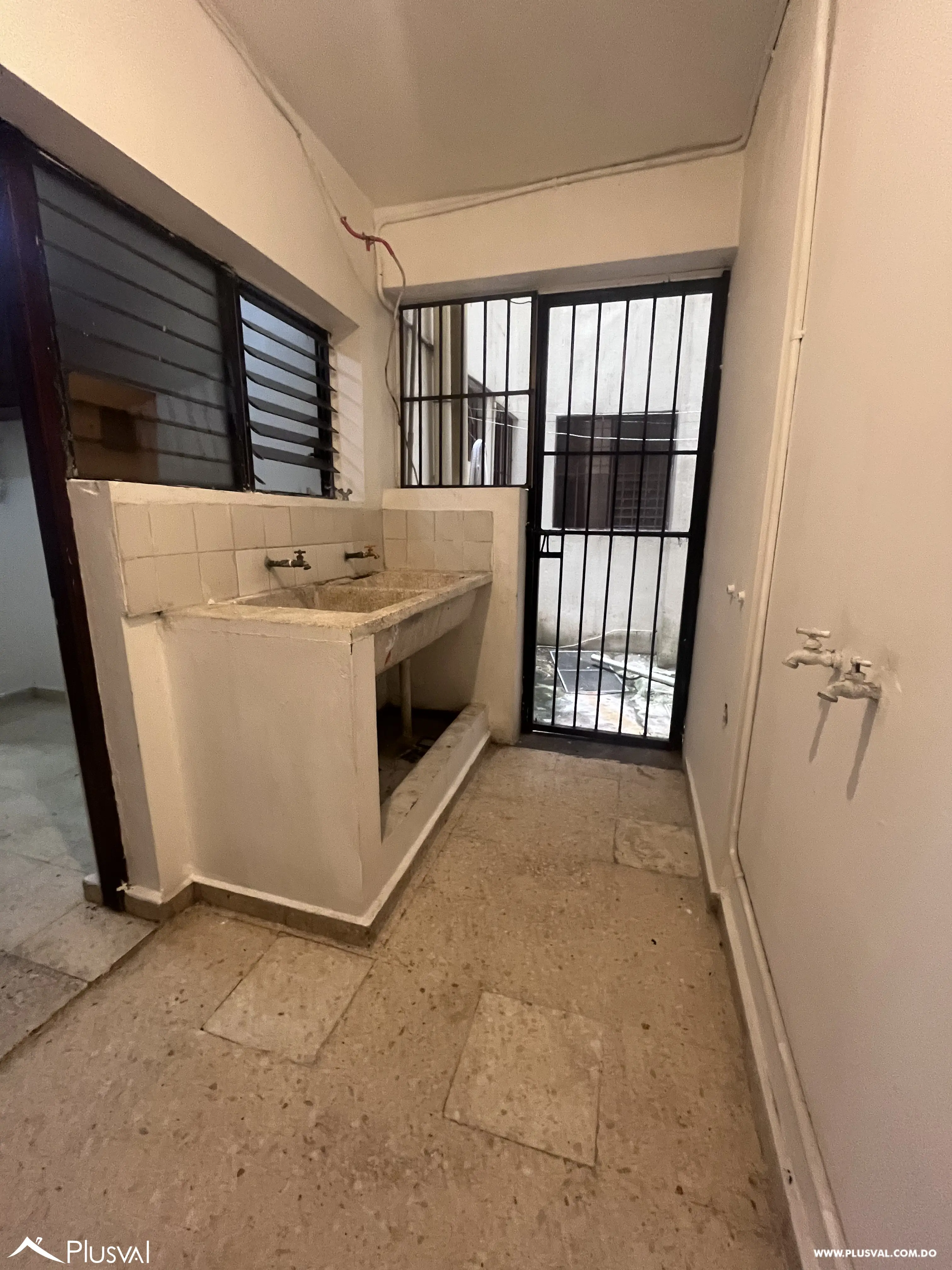 Apartamento en alquiler en el sector Paraiso de 3 habitaciones para uso residencial u oficinas 493659