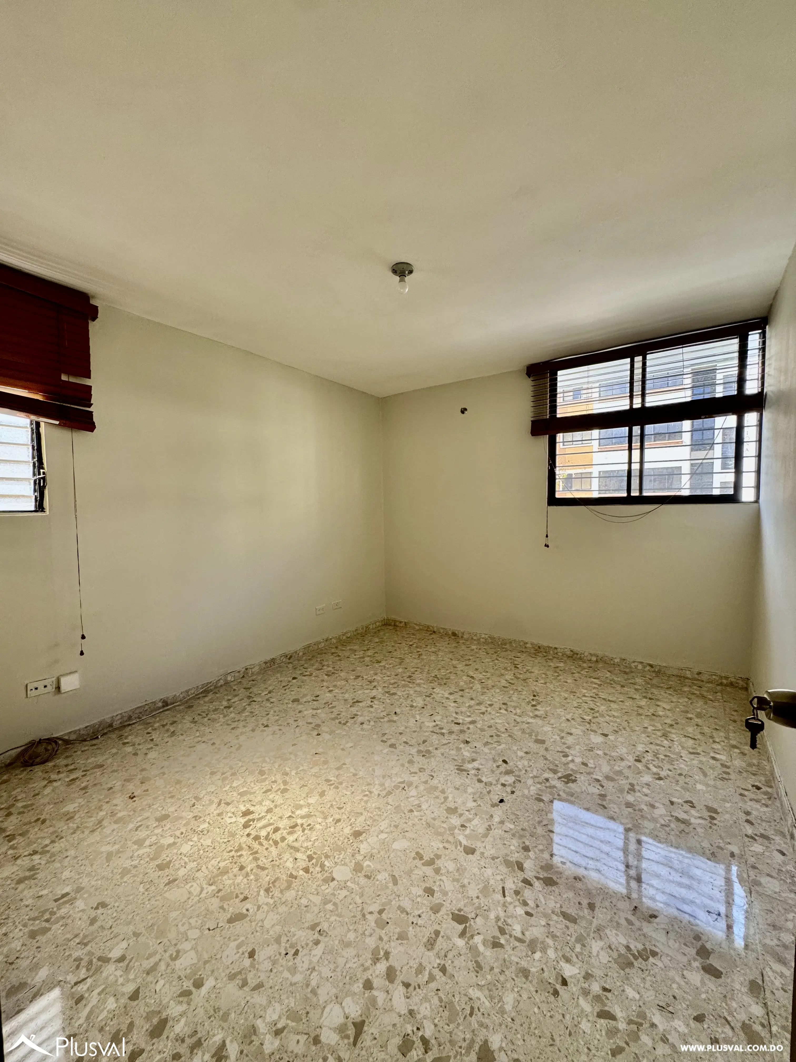 Alquilo Amplio Apto Clásico en Naco 494279