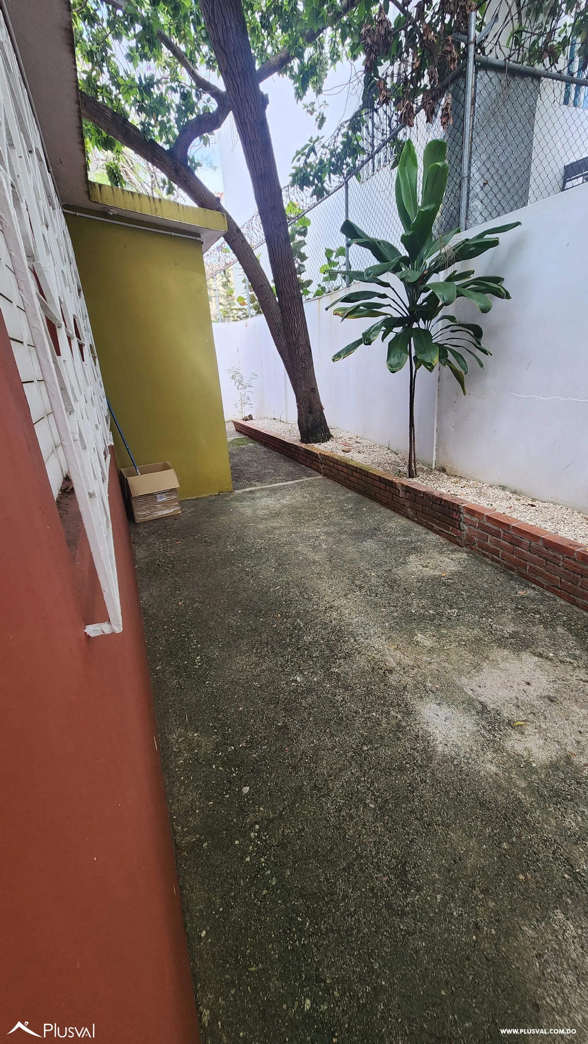 Se alquila casa para fines comerciales. 502705