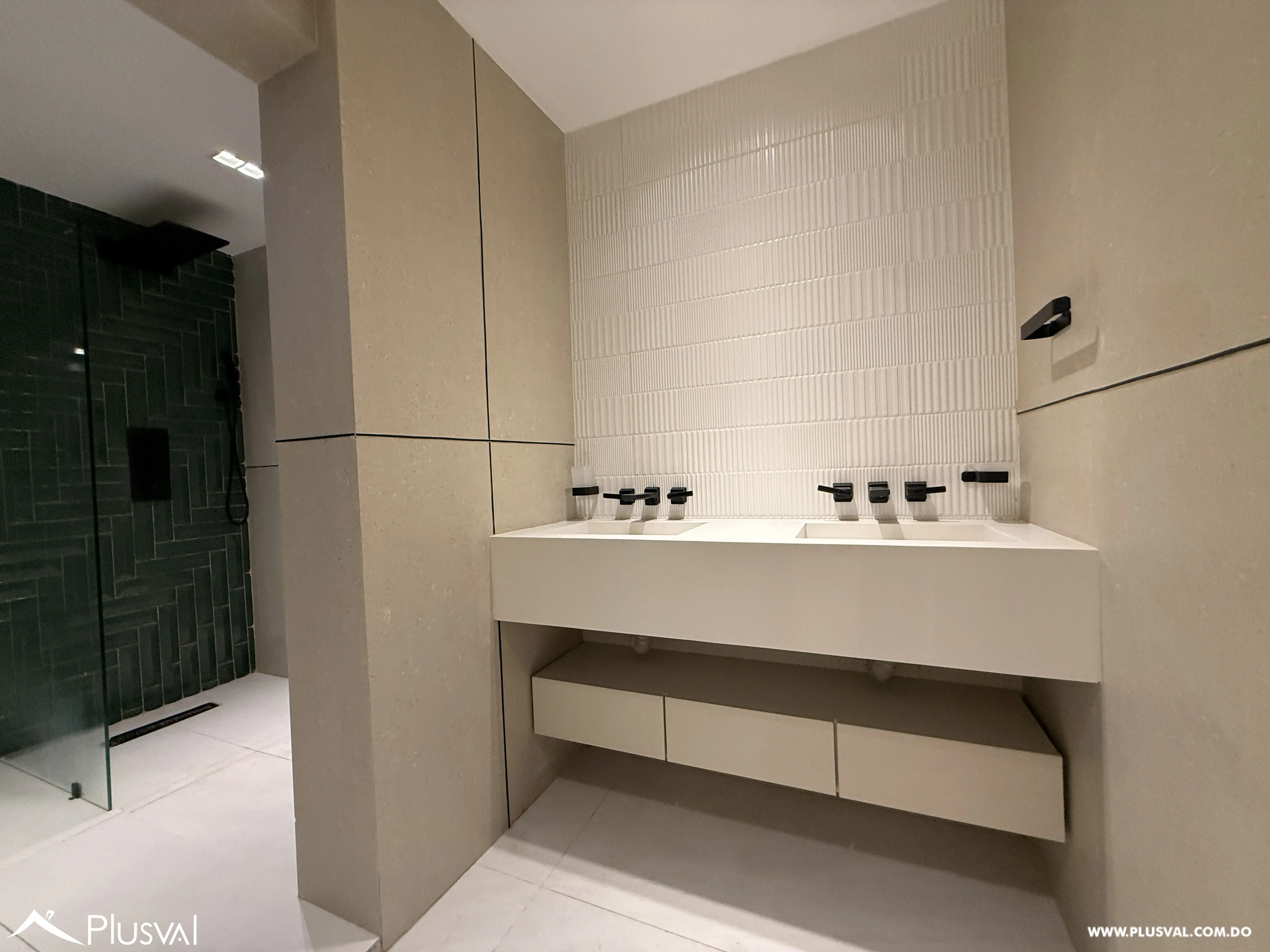 Apartamento familiar en Naco en venta con 3 parqueos y estudio 481204