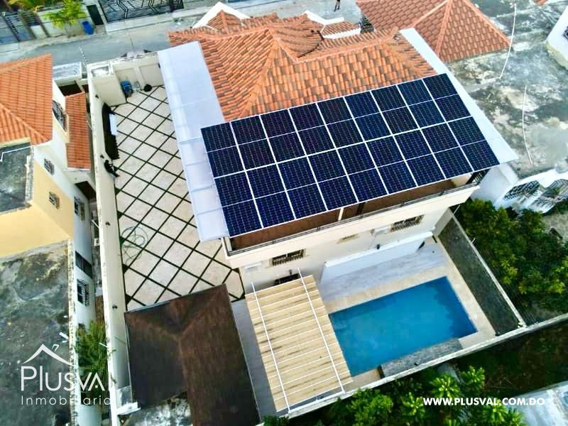Casa en venta en Santo Domingo Este, 3 niveles de lujo y confort 401366