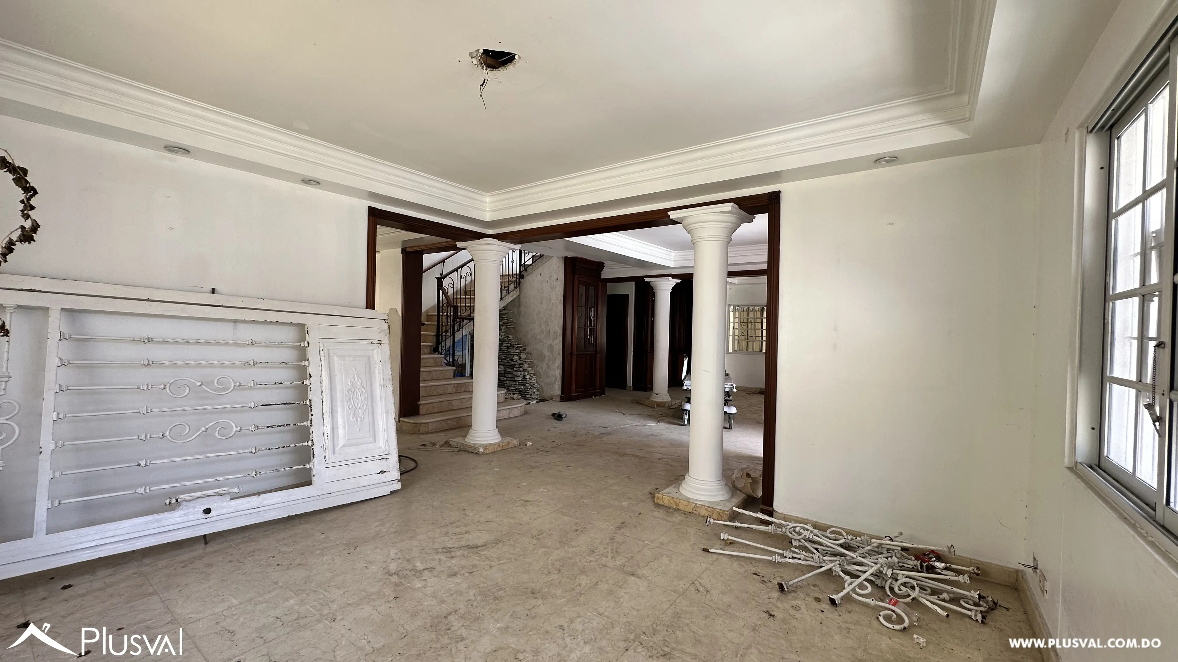 Local Comercial en Alquiler en Los Prados | 2 Niveles y 7 Parqueos 499901